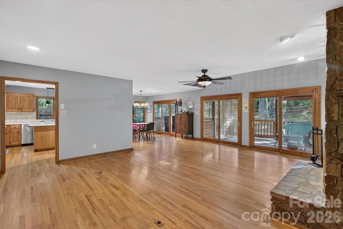 10 Thornwood Court Property Photo 8