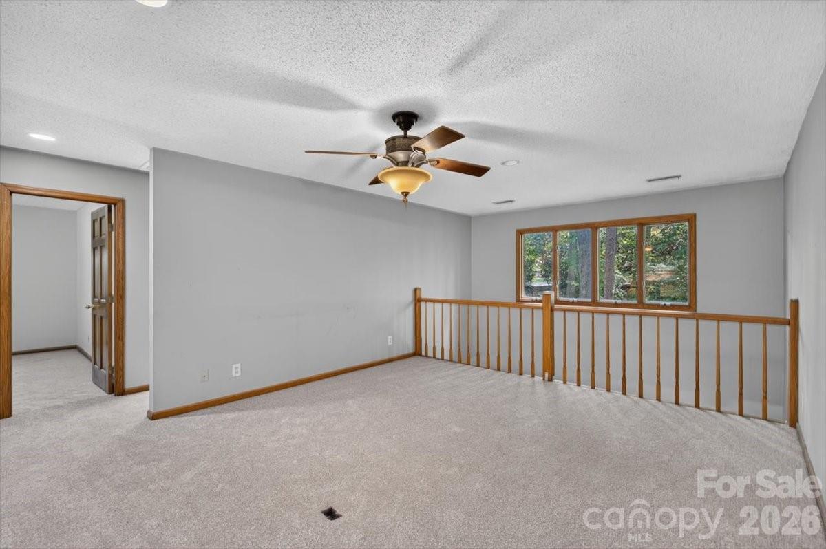 10 Thornwood Court Property Photo 16