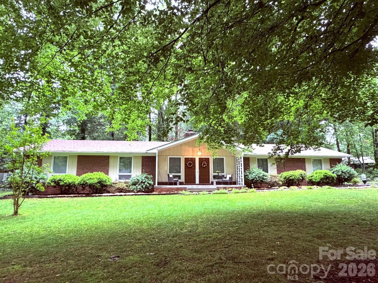 106 E Laurel Lane Property Photo 1