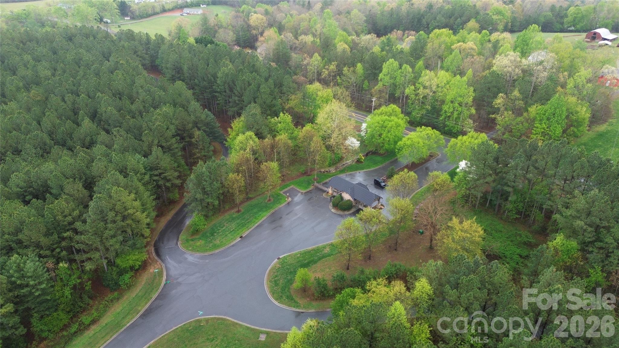 101, 107 Table Rock Trace Property Photo 4