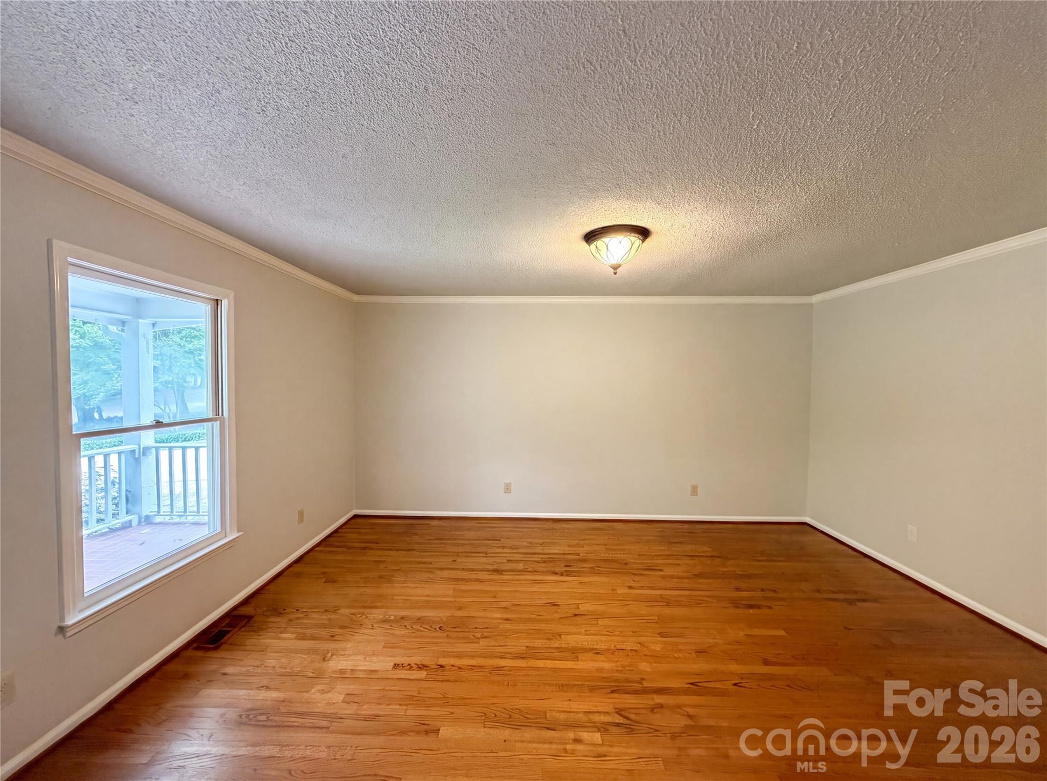3029 Southampton Circle Property Photo 4