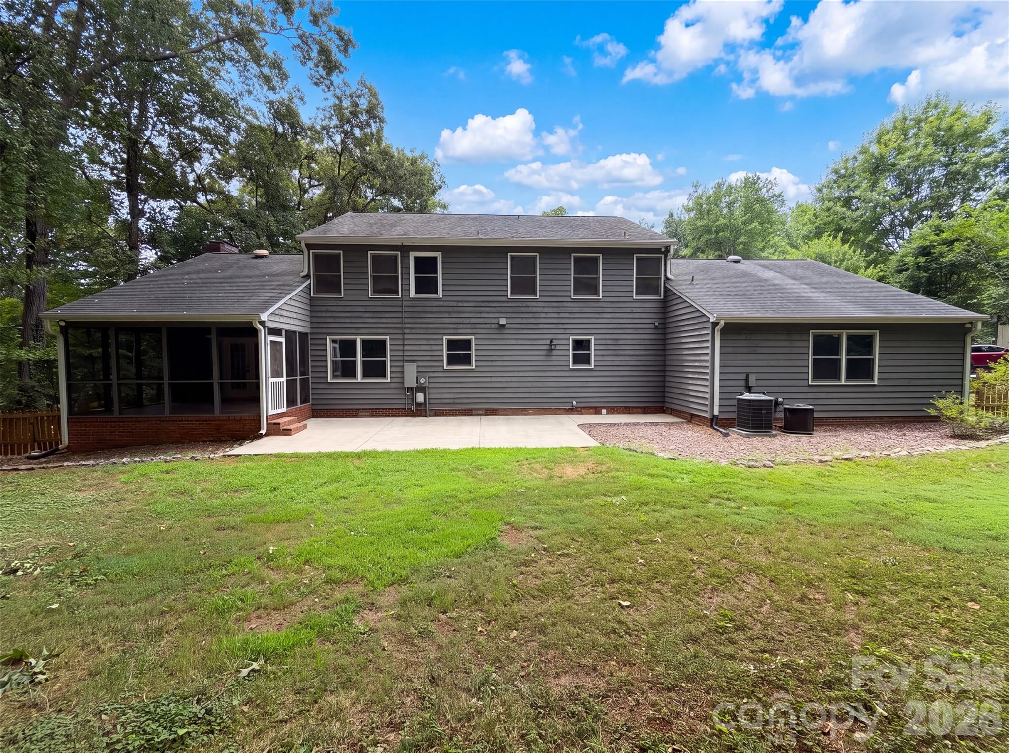 3029 Southampton Circle Property Photo 5