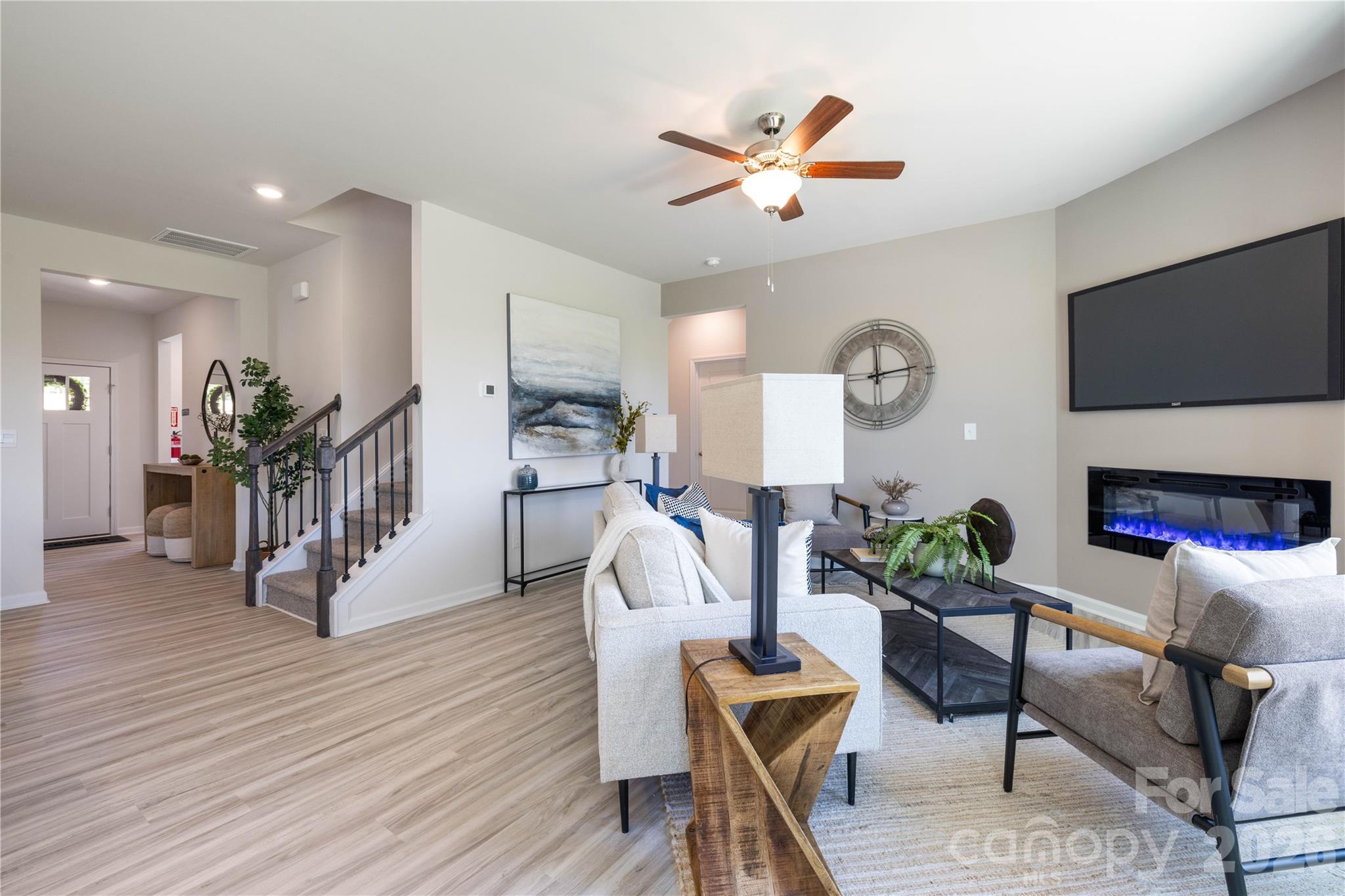 57 Laurel Pointe Drive Property Photo 14