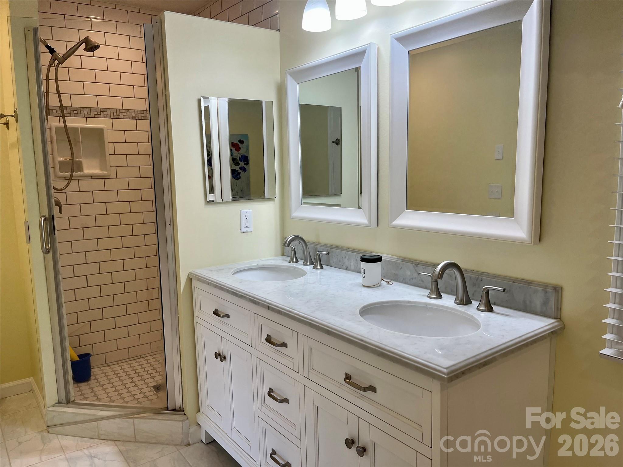 255 Gateway Drive 5 Property Photo 20