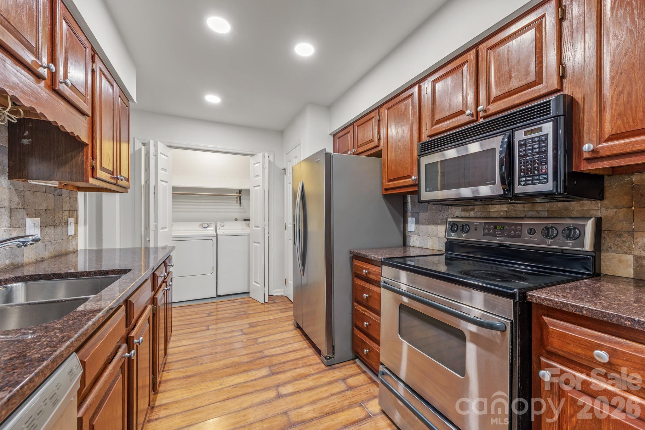 3507 Colony Crossing Drive Property Photo 6