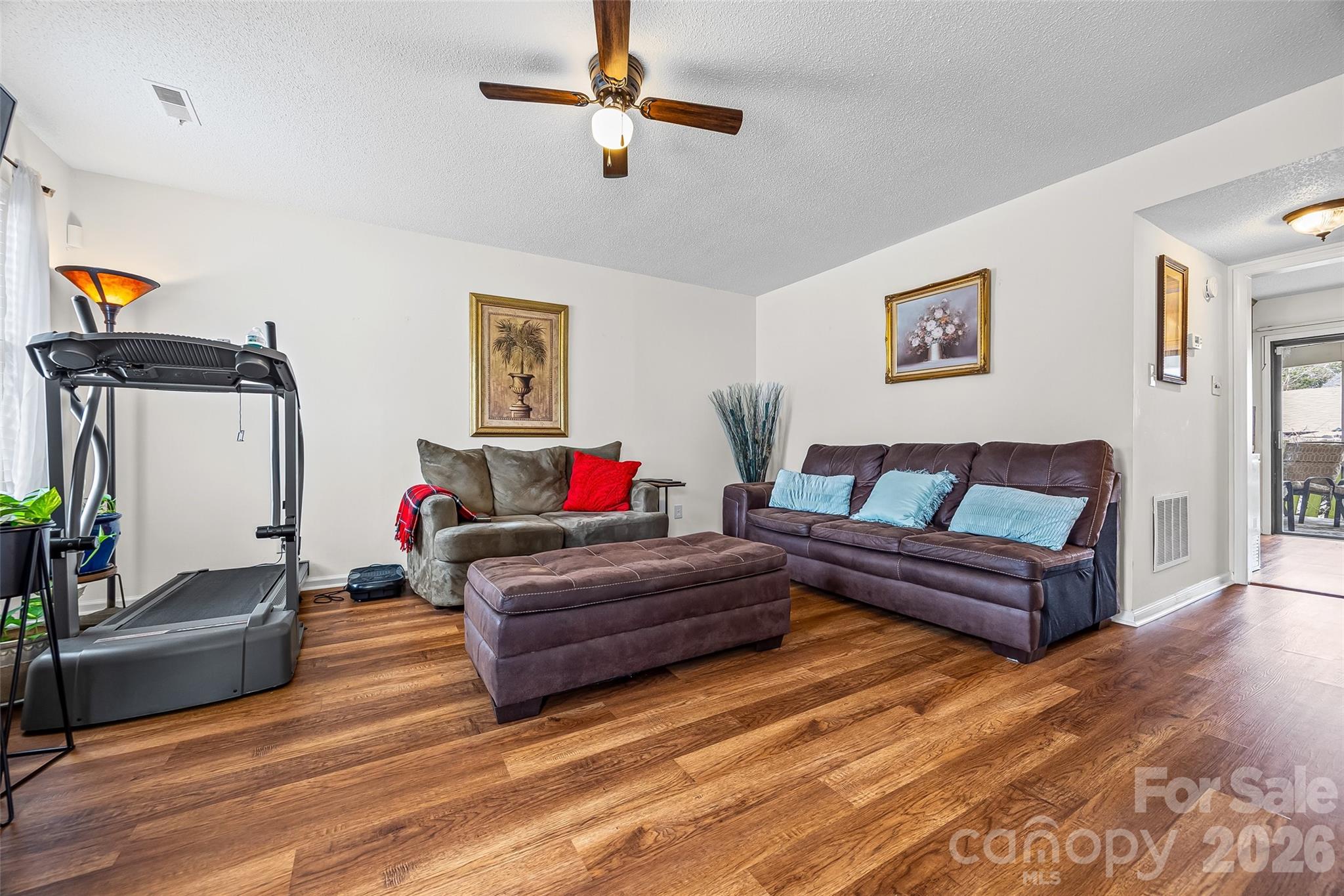 123 Neely Court Property Photo 2