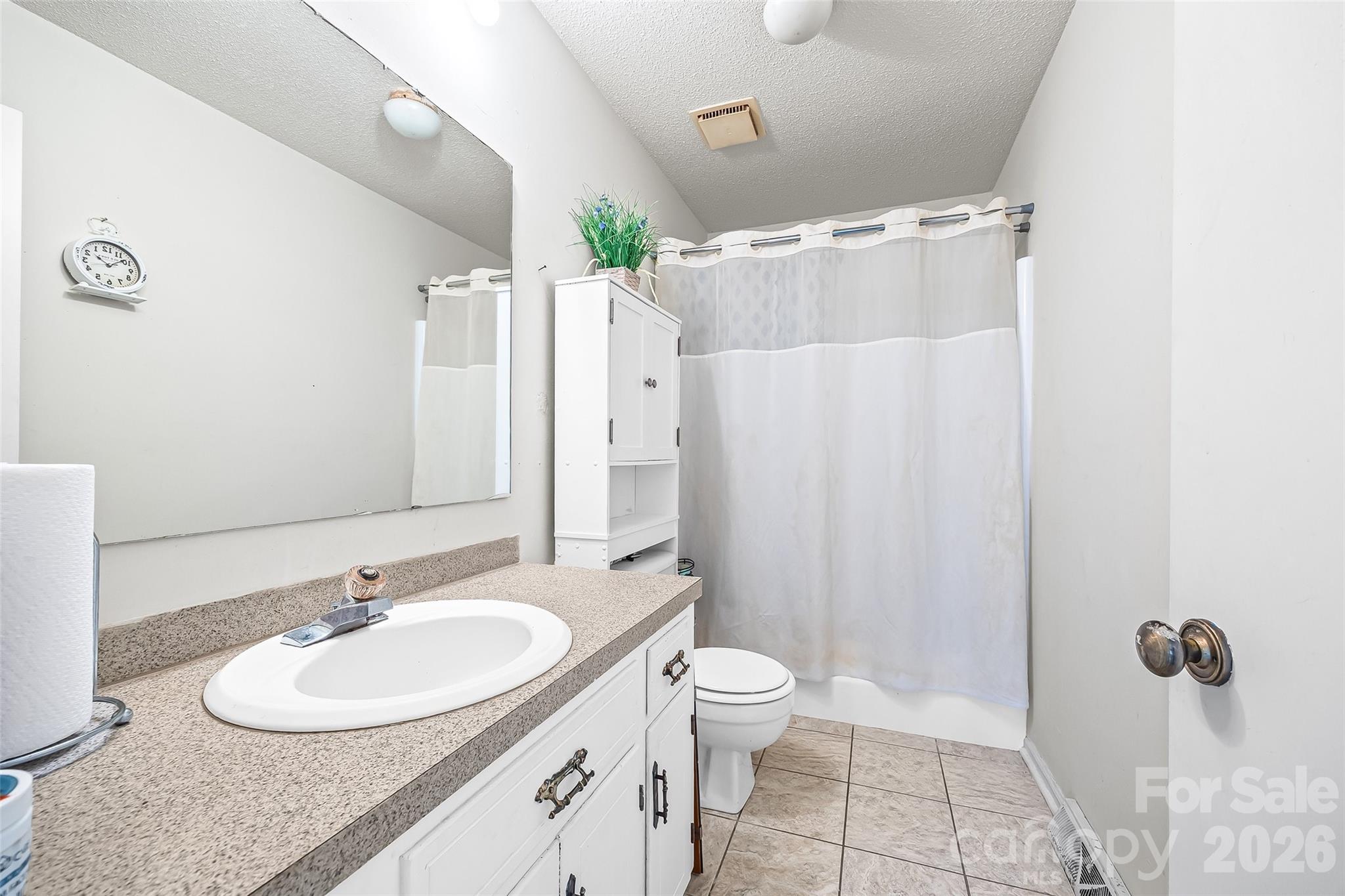 123 Neely Court Property Photo 5