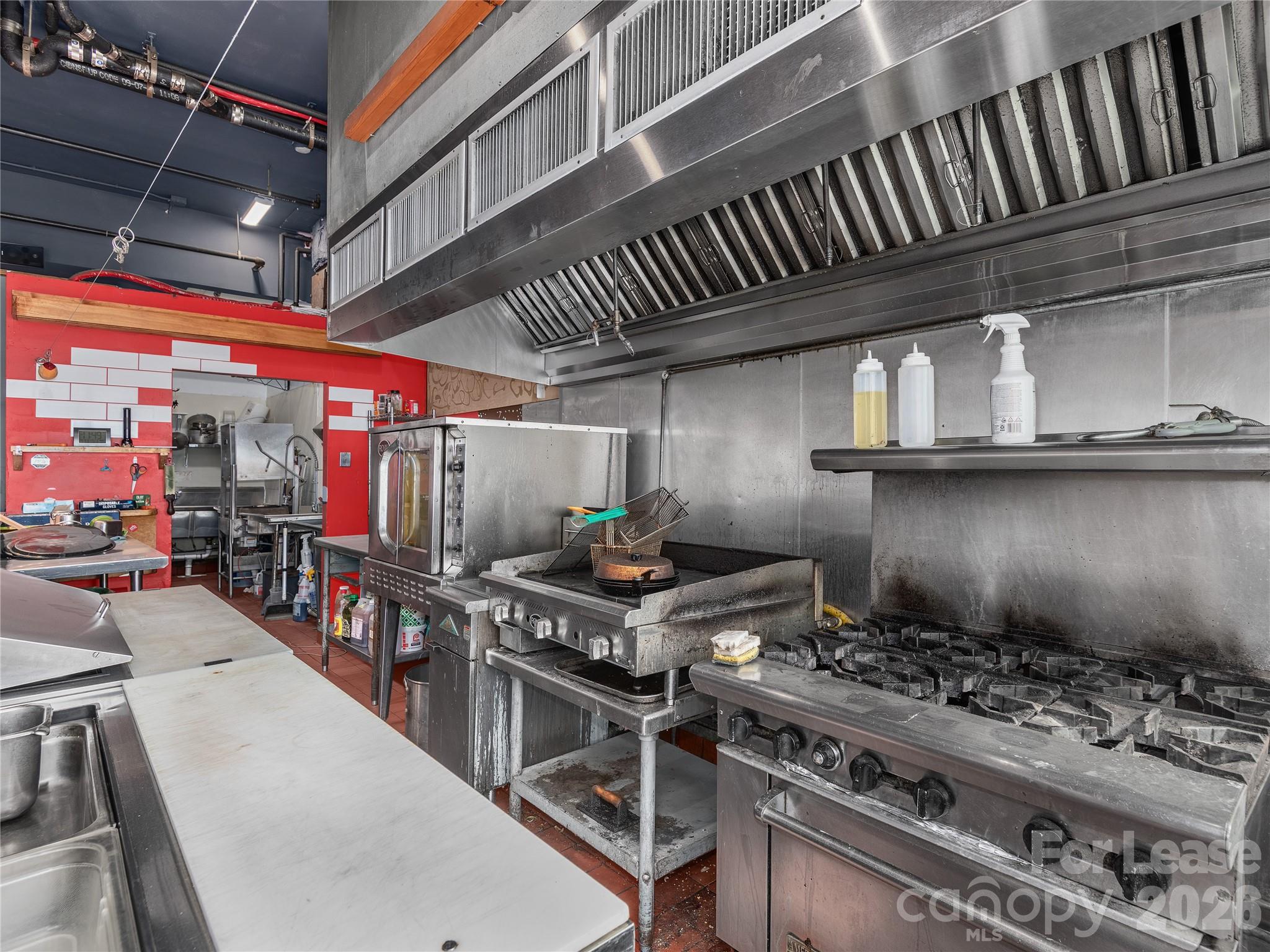 48 College Street Property Photo 8