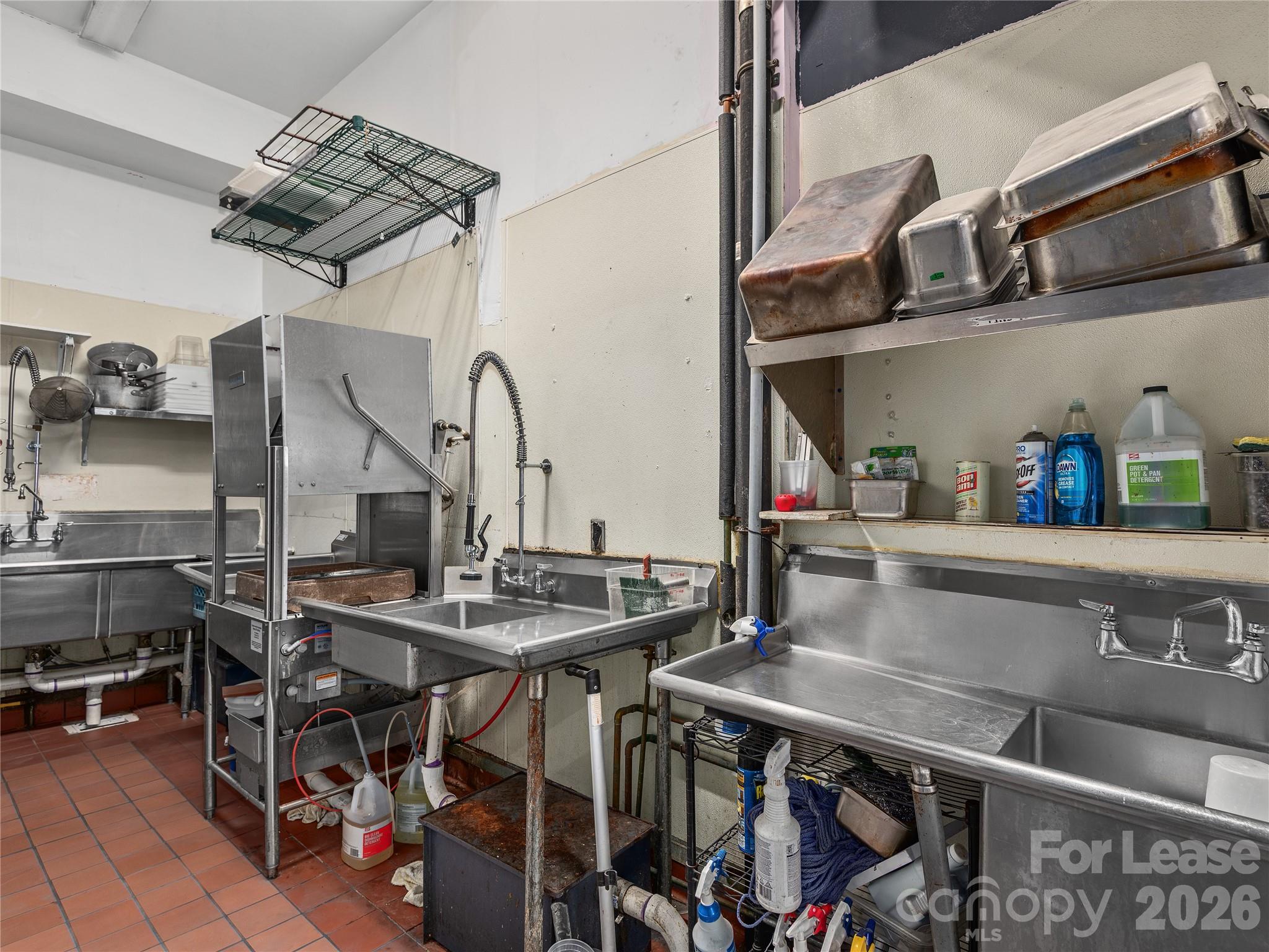 48 College Street Property Photo 10