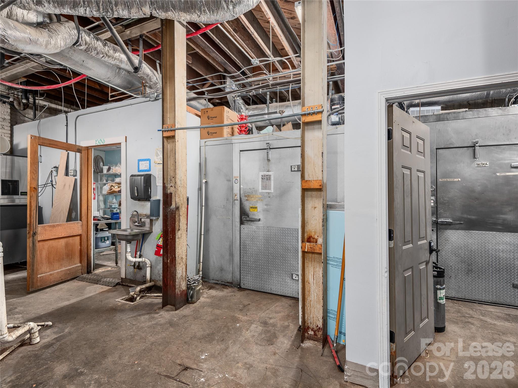 48 College Street Property Photo 15