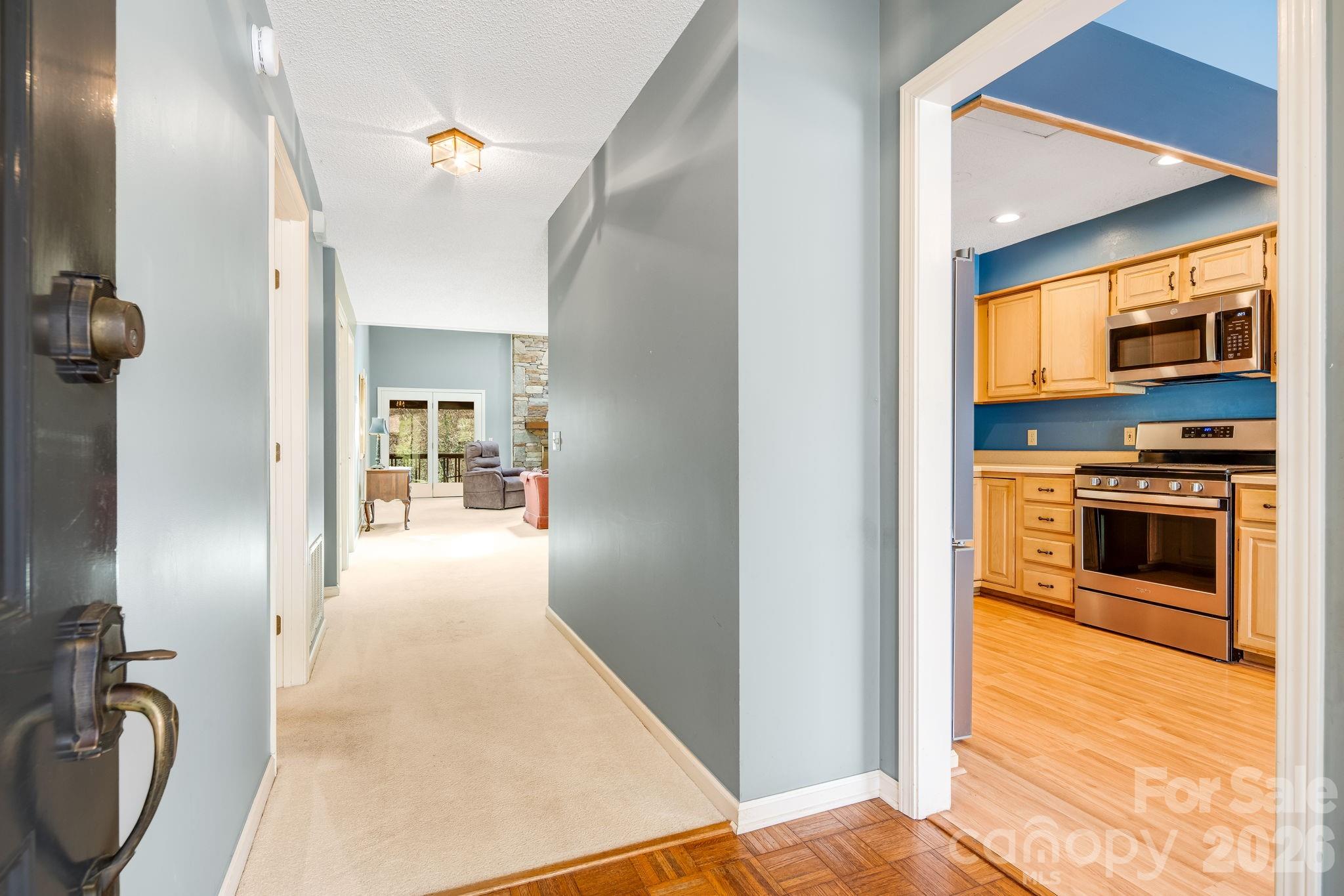 1104 Red Oak Drive Property Photo 4