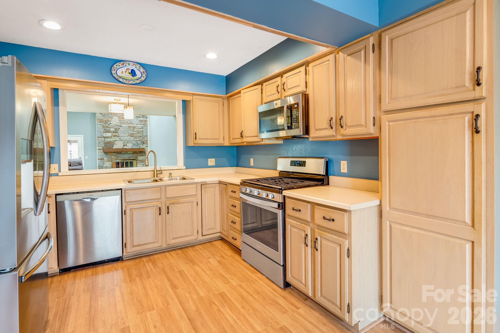 1104 Red Oak Drive Property Photo 5