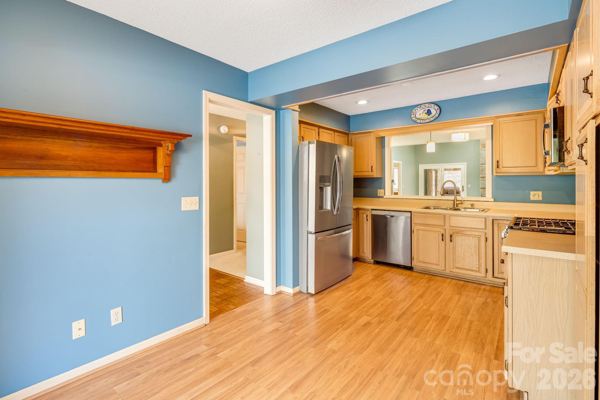 1104 Red Oak Drive Property Photo 6