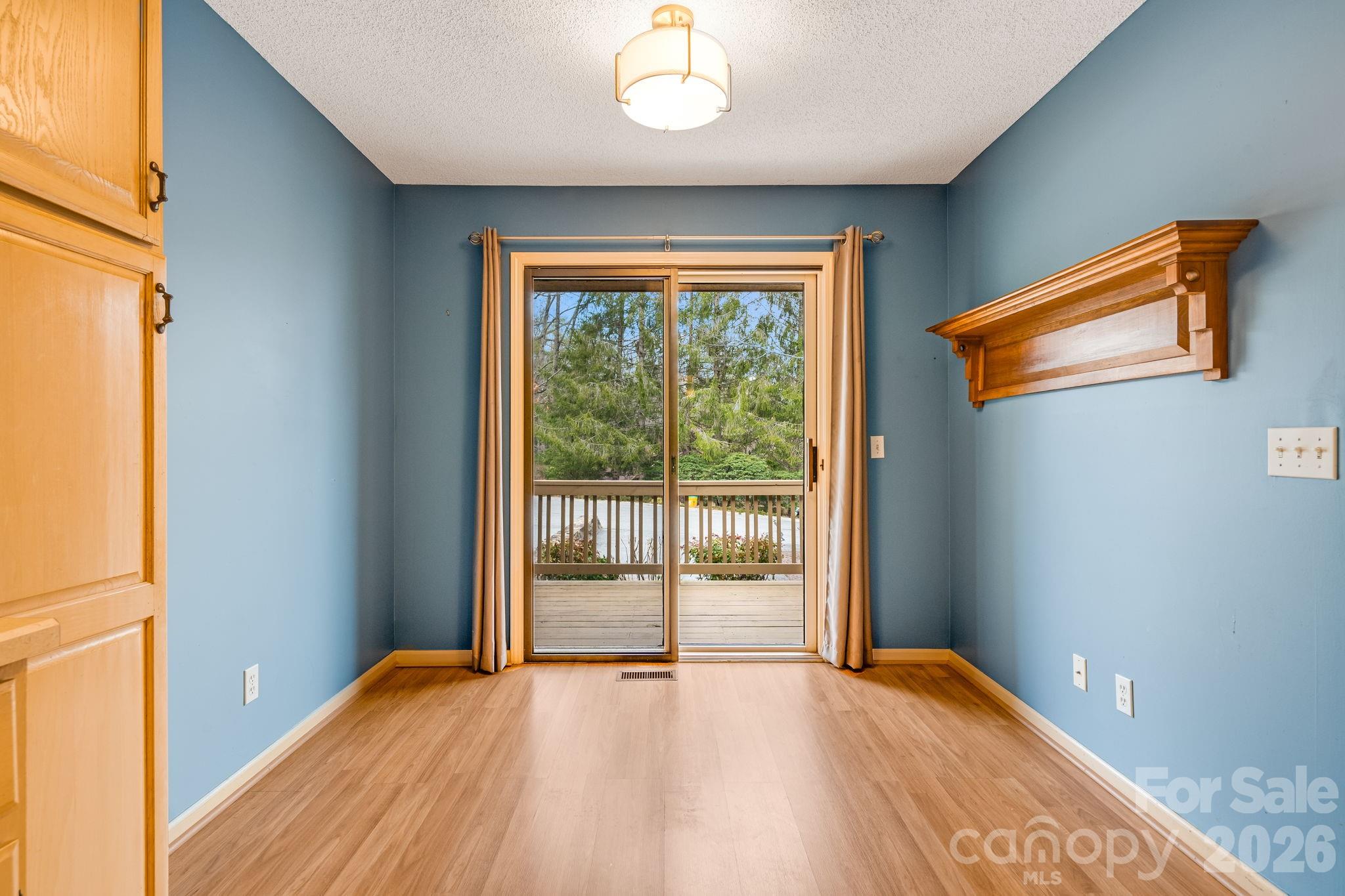 1104 Red Oak Drive Property Photo 8