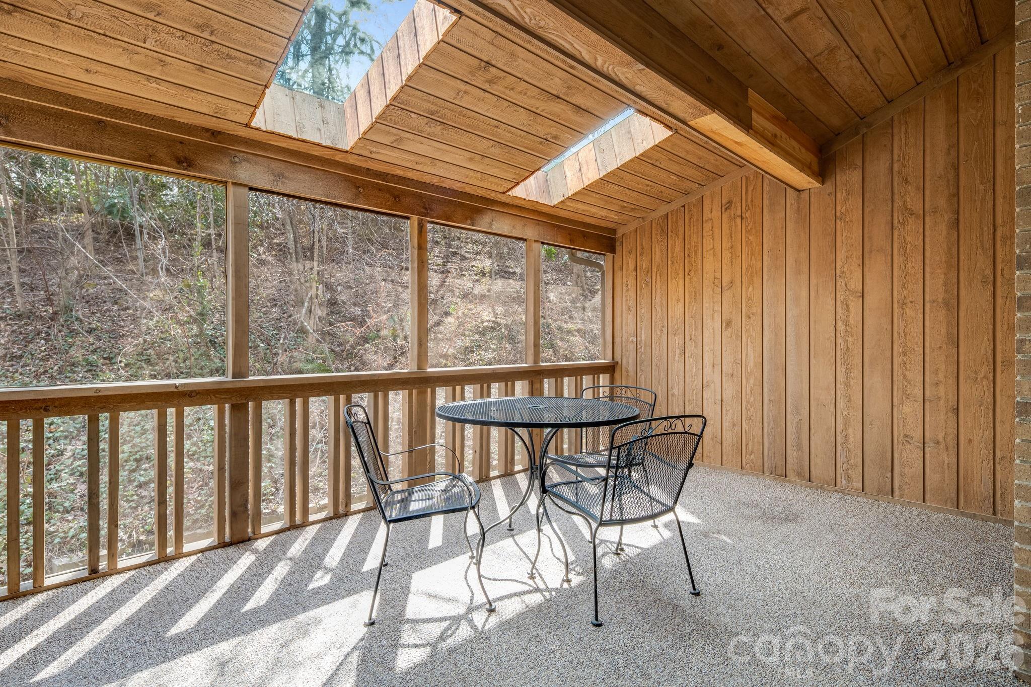 1104 Red Oak Drive Property Photo 22