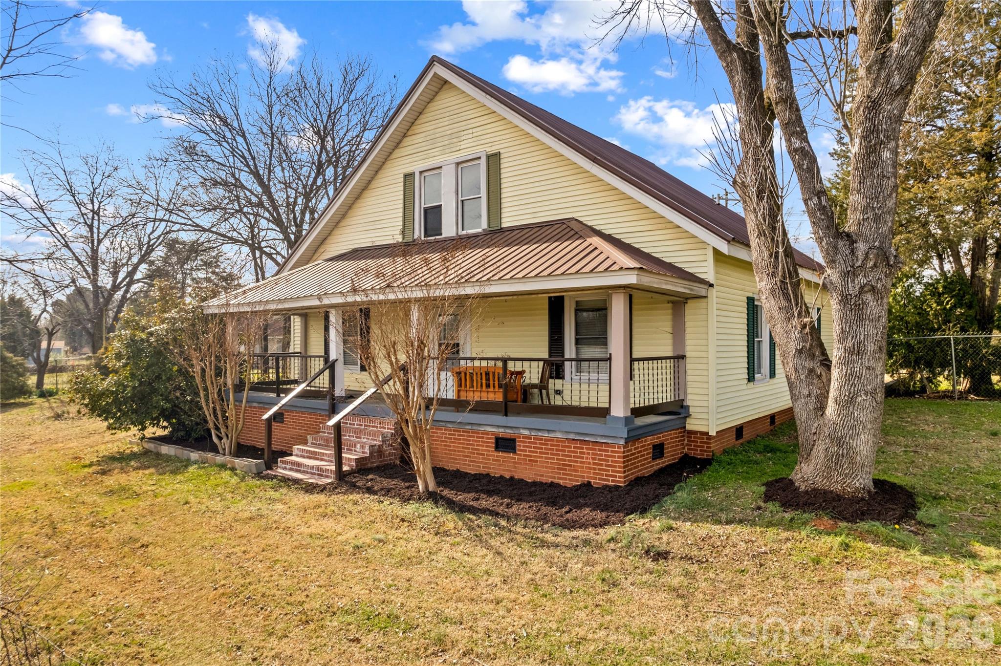 1022 Railroad Avenue Property Photo 1
