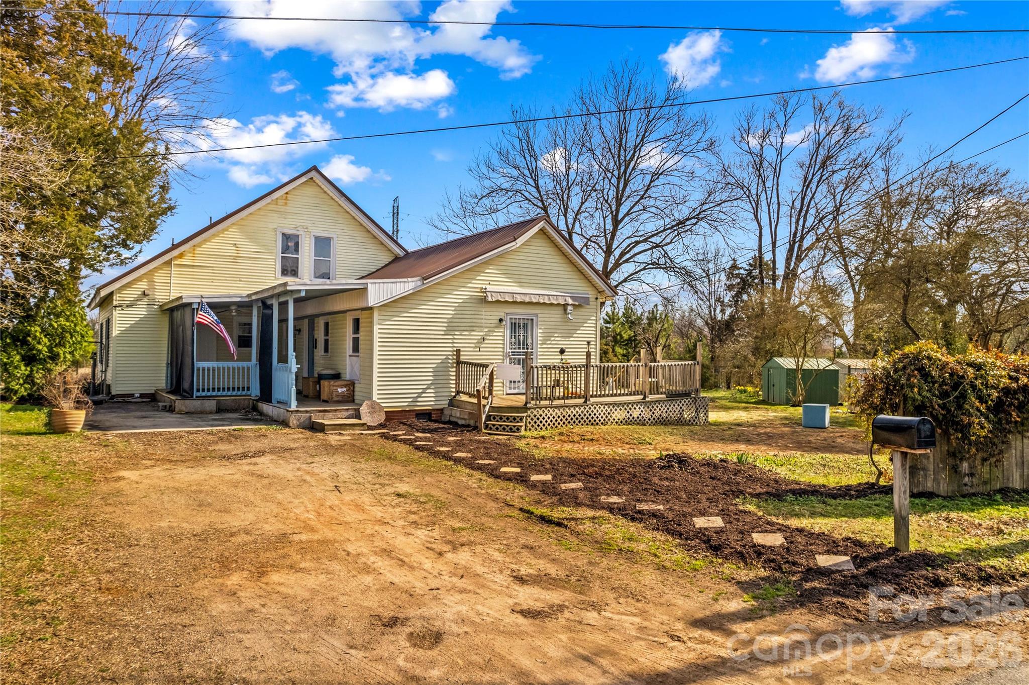 1022 Railroad Avenue Property Photo 2