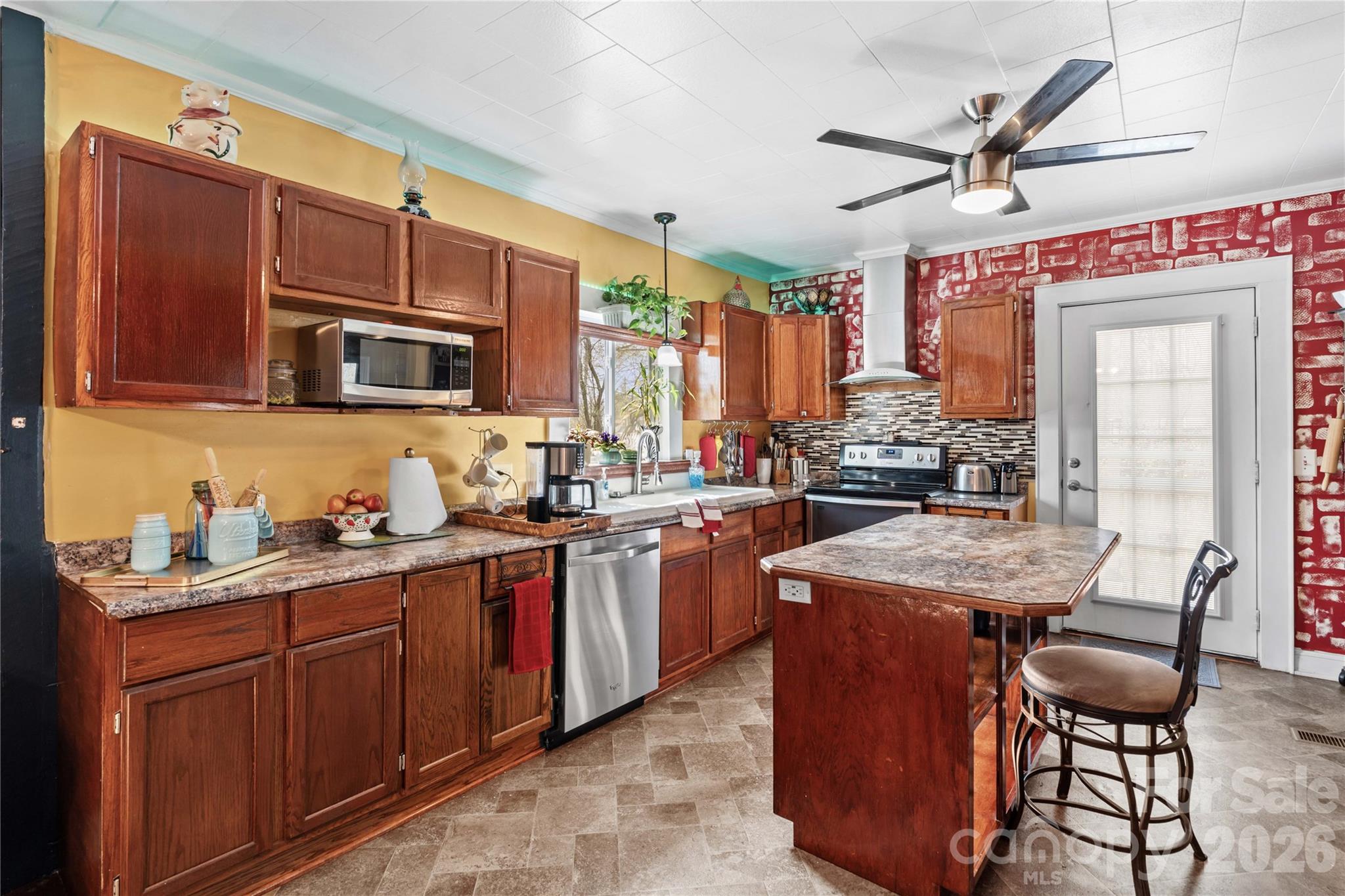 1022 Railroad Avenue Property Photo 7