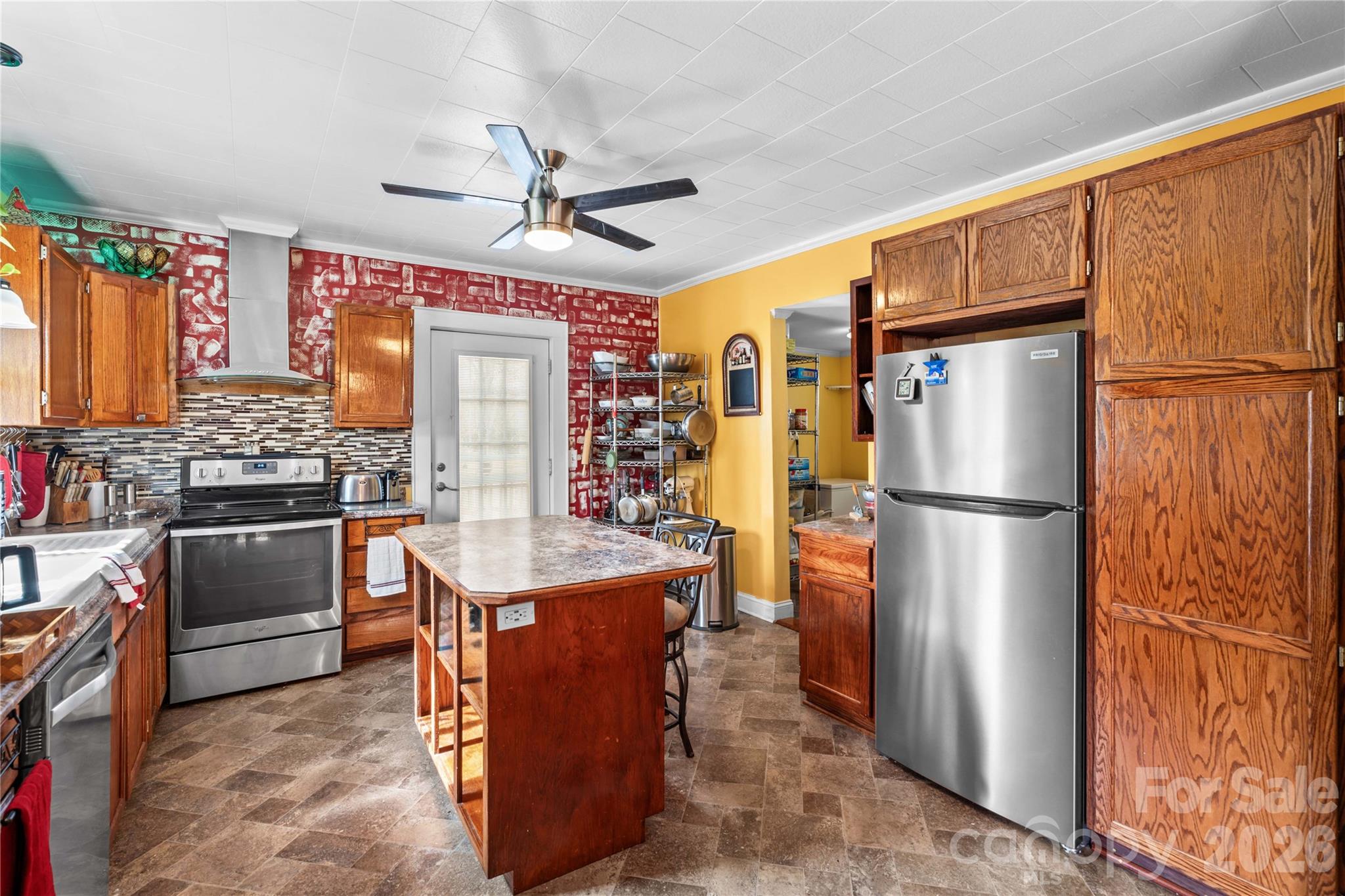1022 Railroad Avenue Property Photo 8
