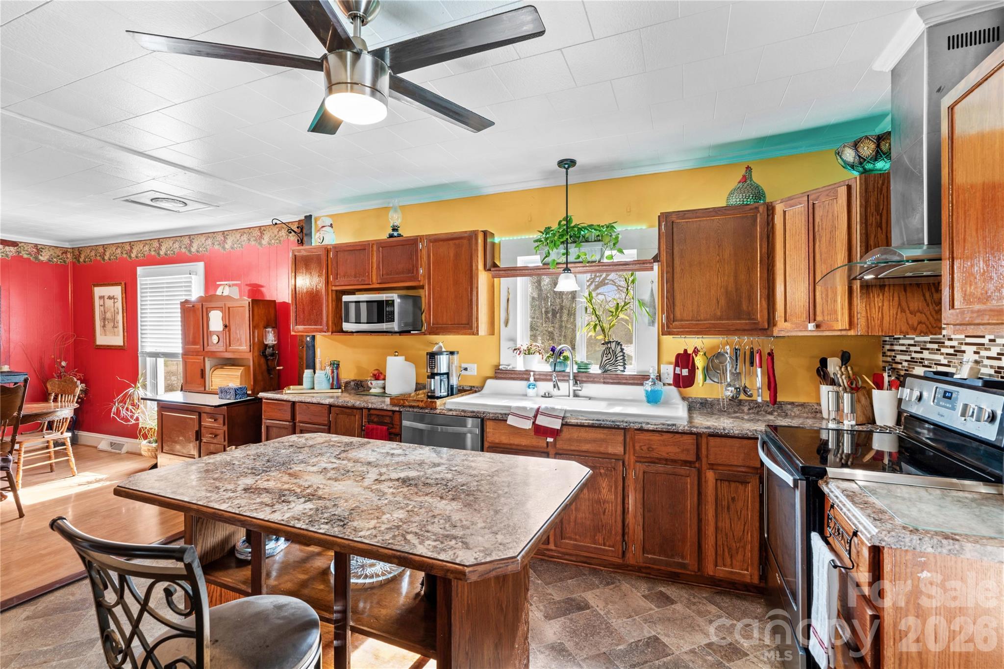 1022 Railroad Avenue Property Photo 9