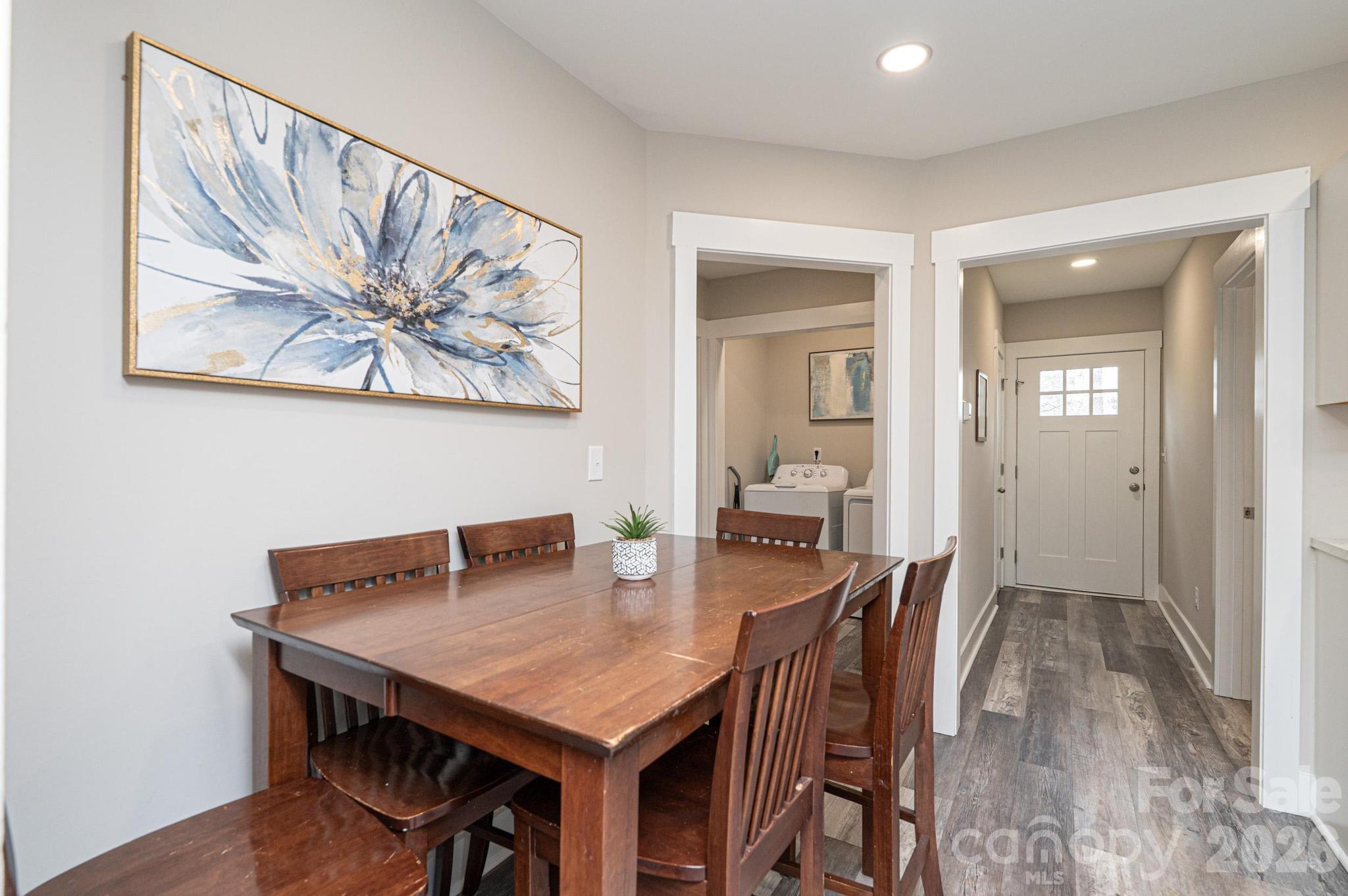308 W Sycamore Street Property Photo 23