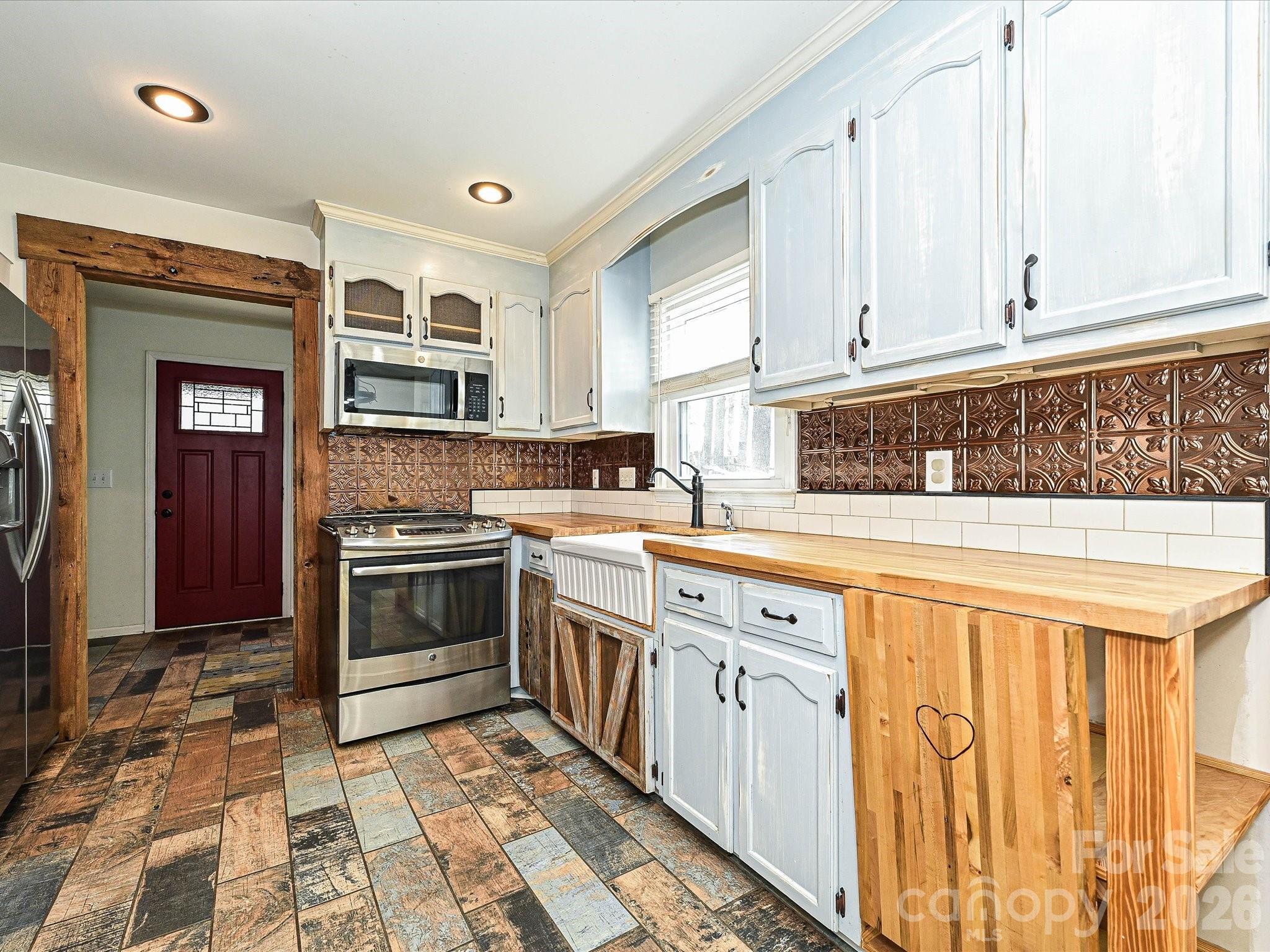 104 Deertrack Drive Property Photo 14