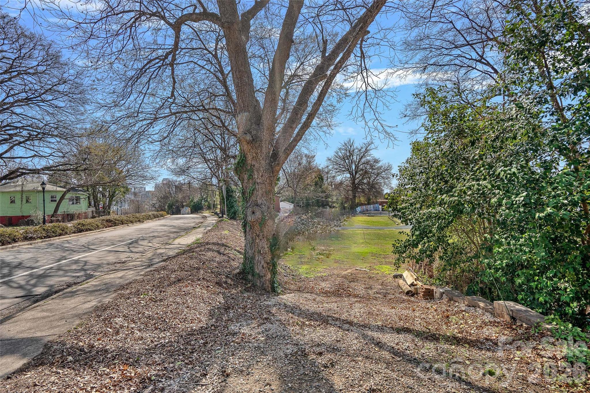 1515 W 5th Street Property Photo 9