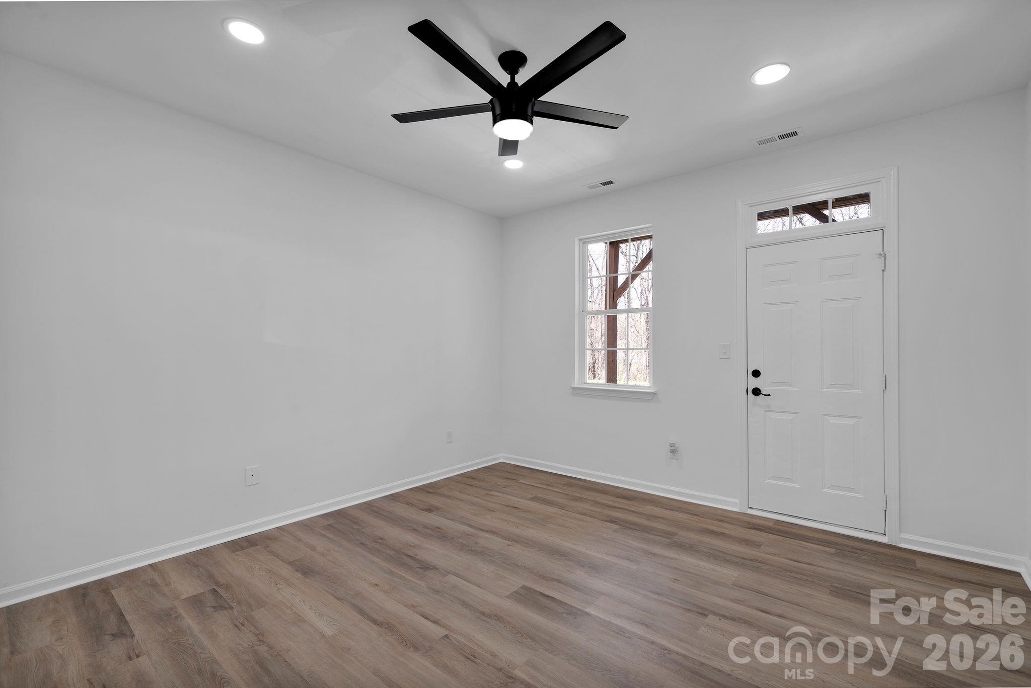 8131 Kings Creek Drive Property Photo 8
