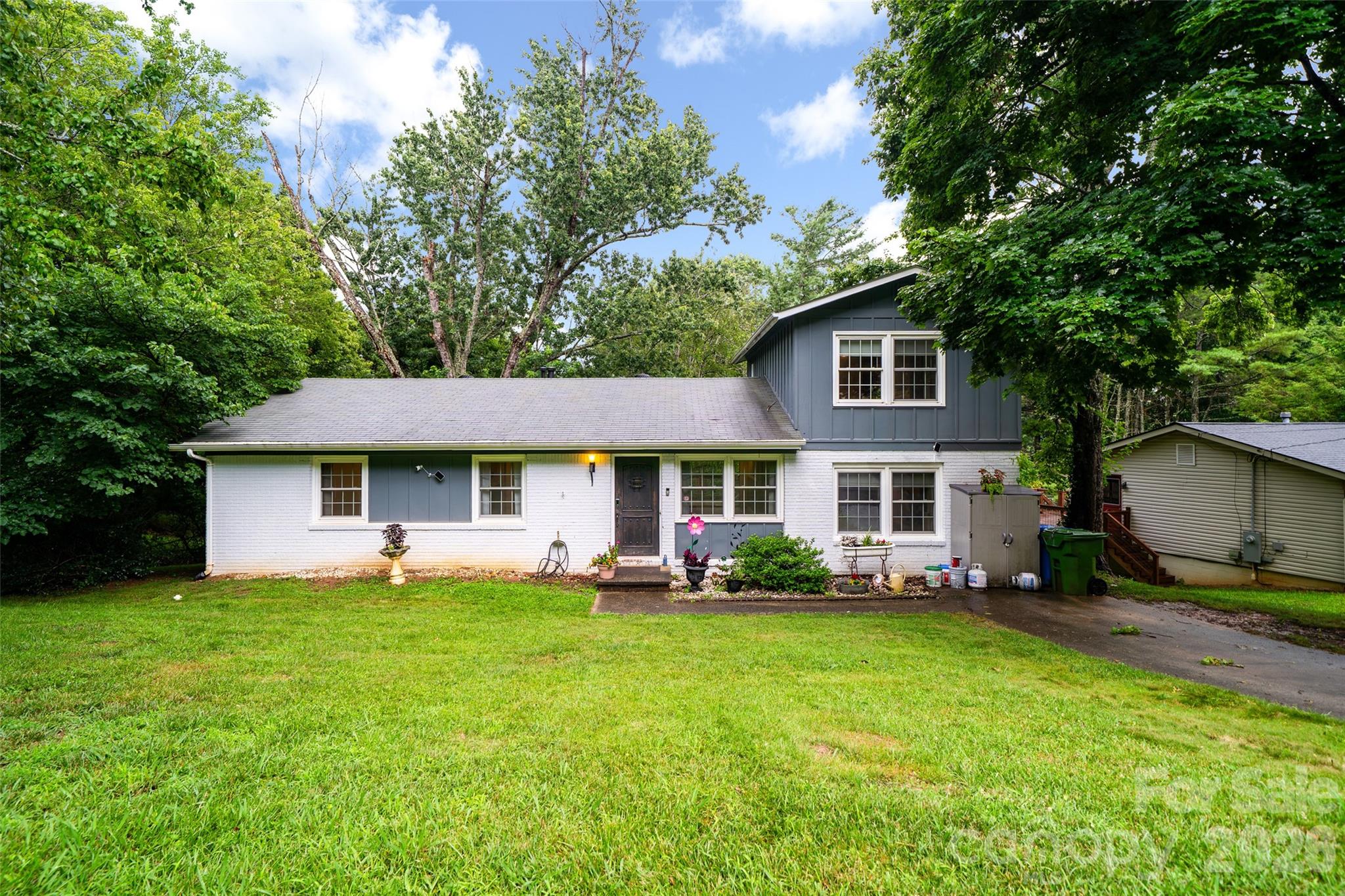 6 Hillview Circle Property Photo 1
