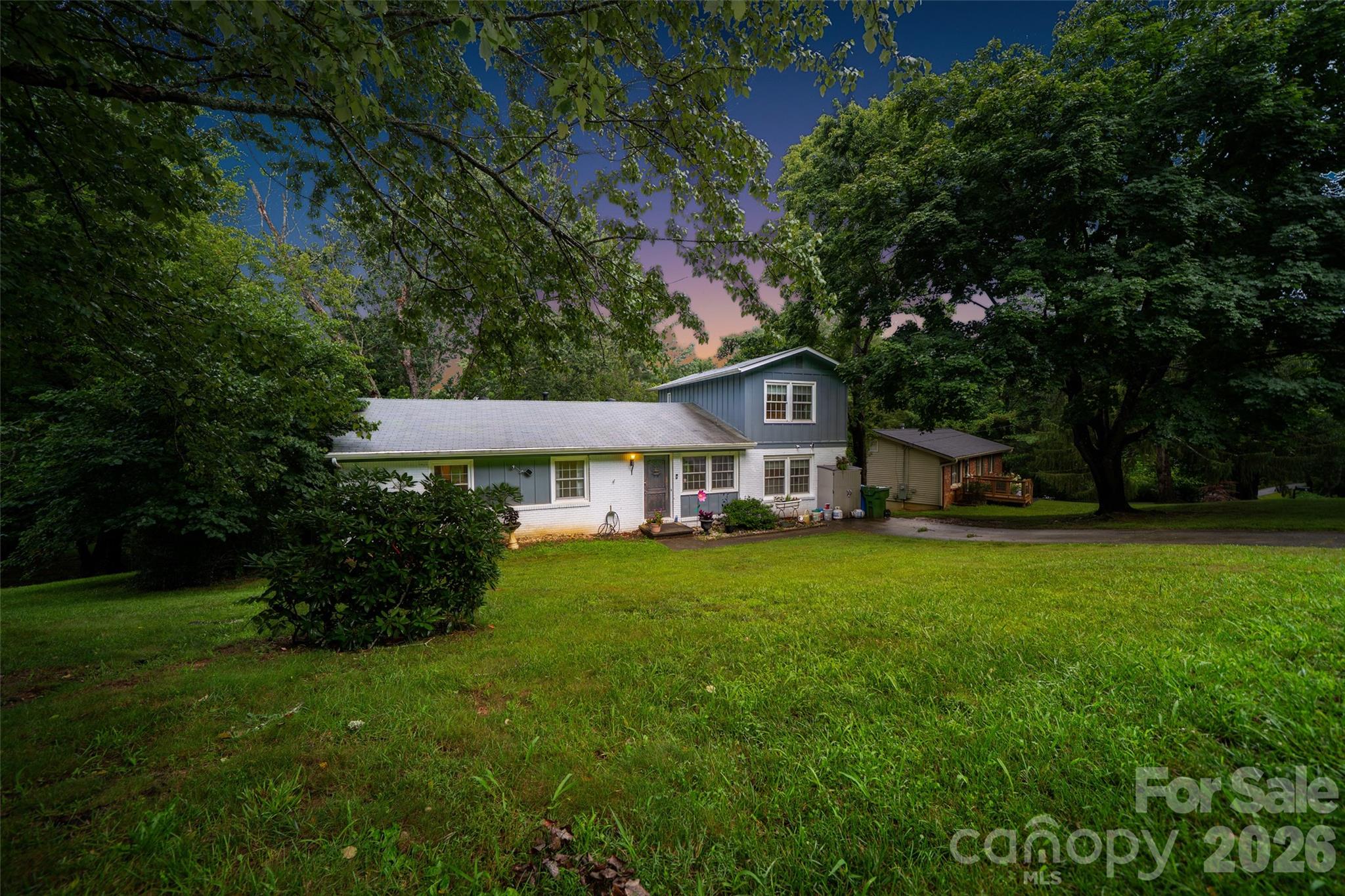 6 Hillview Circle Property Photo 1