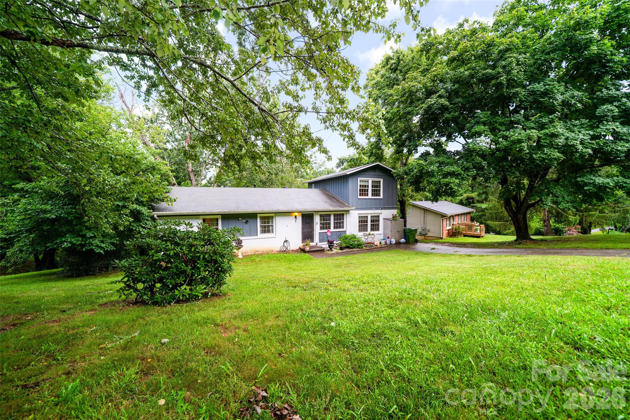 6 Hillview Circle Property Photo 3