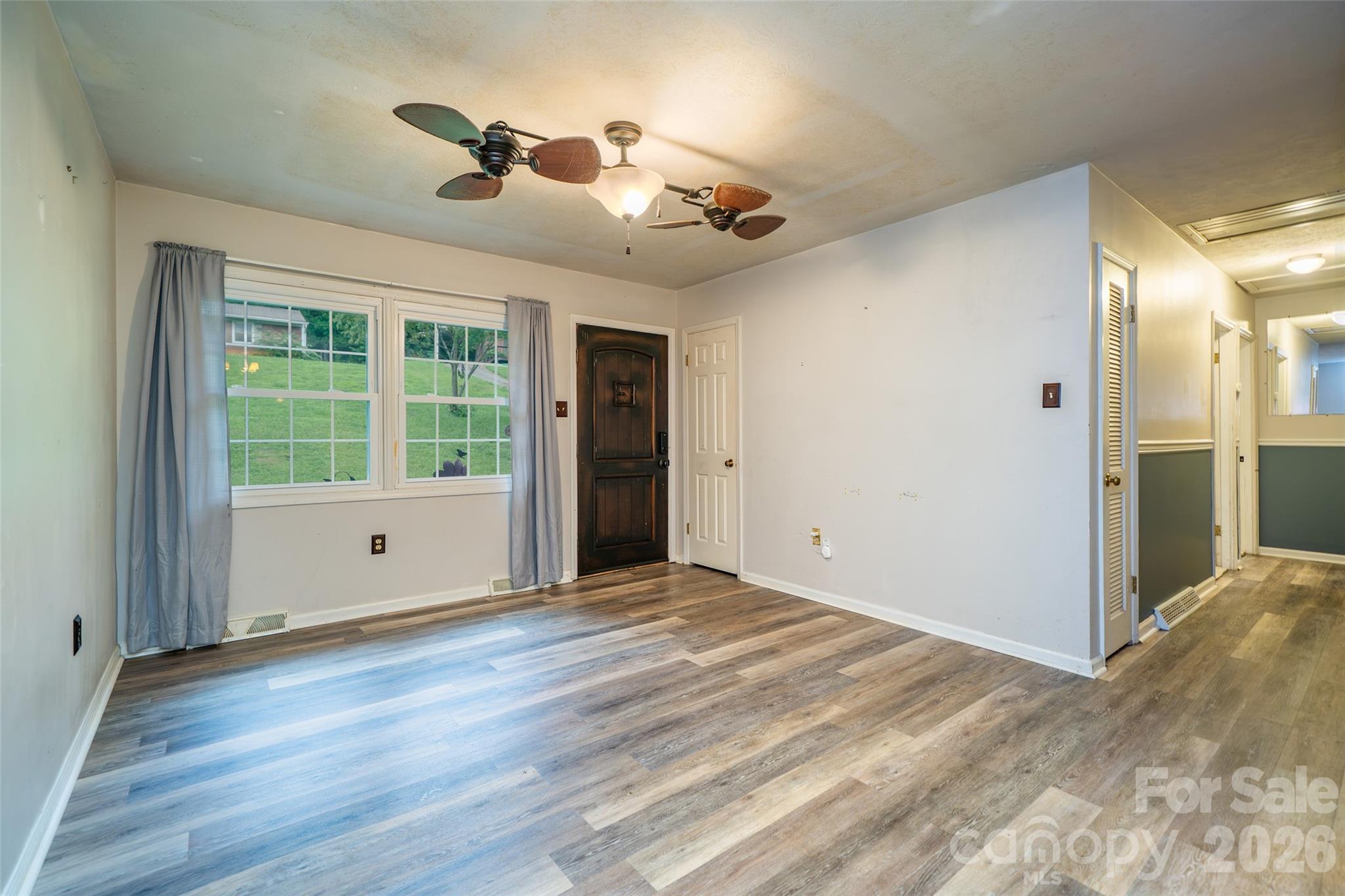 6 Hillview Circle Property Photo 8