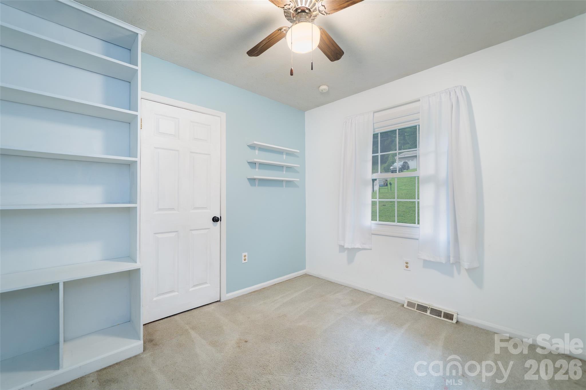 6 Hillview Circle Property Photo 15