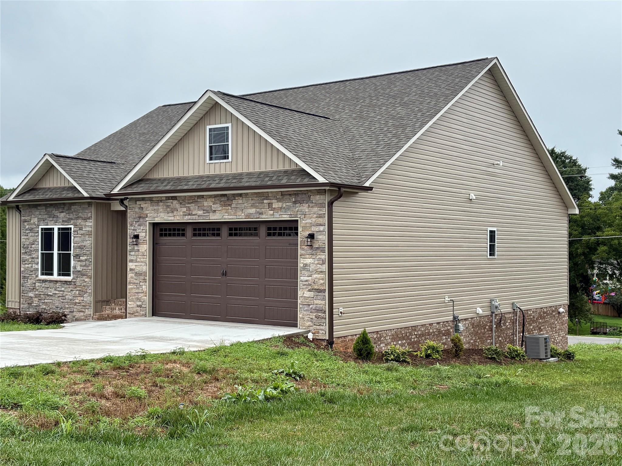 4952 Southview Drive Property Photo 3