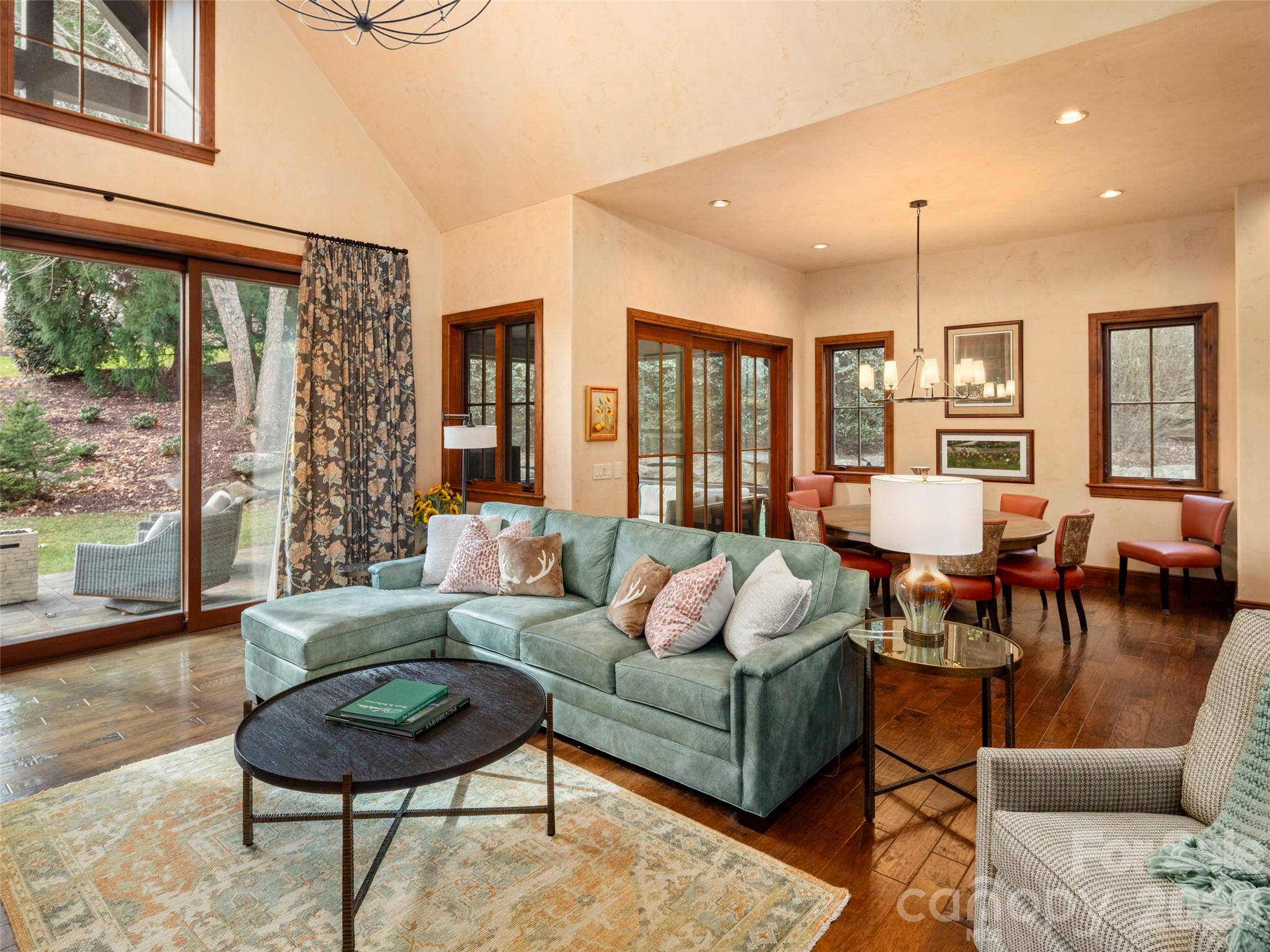 575 Walnut Valley Parkway Property Photo 4