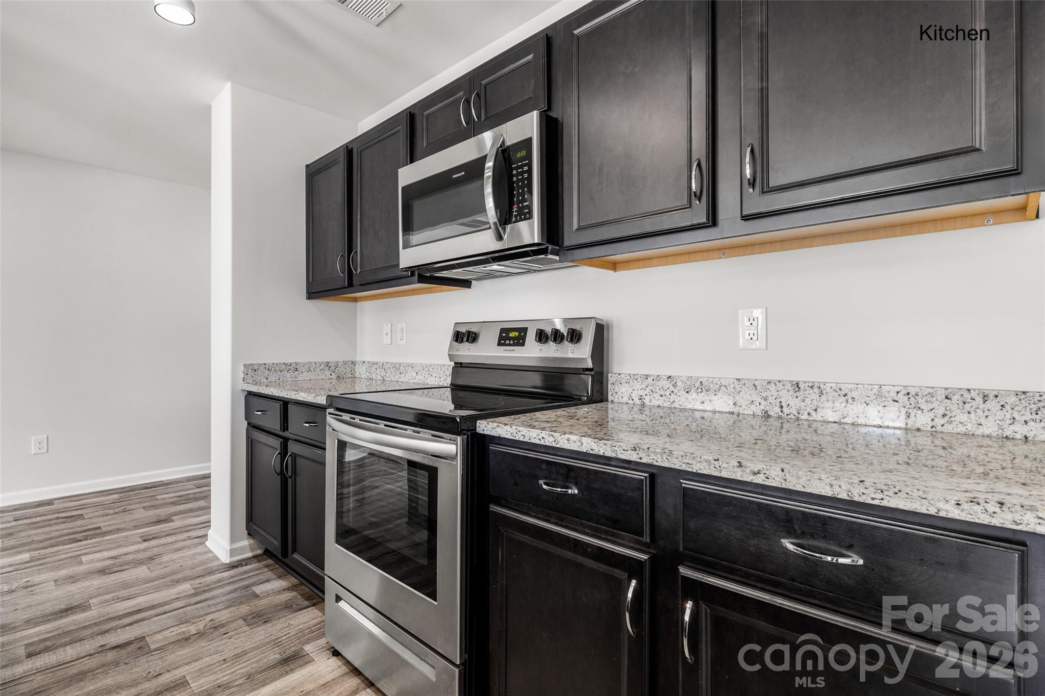 463 W Barr Street Property Photo 6