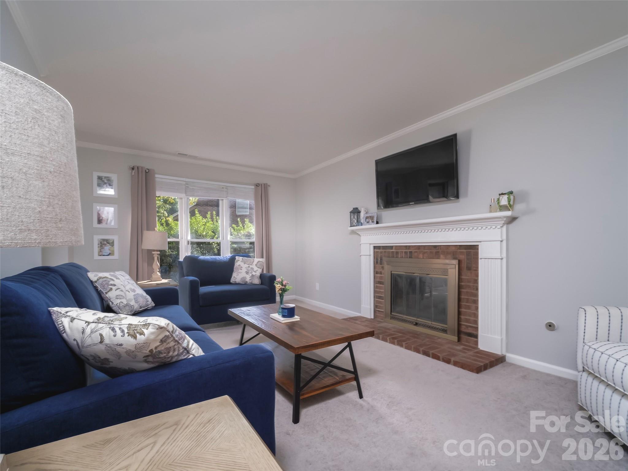 2039 Union Road E Property Photo 6