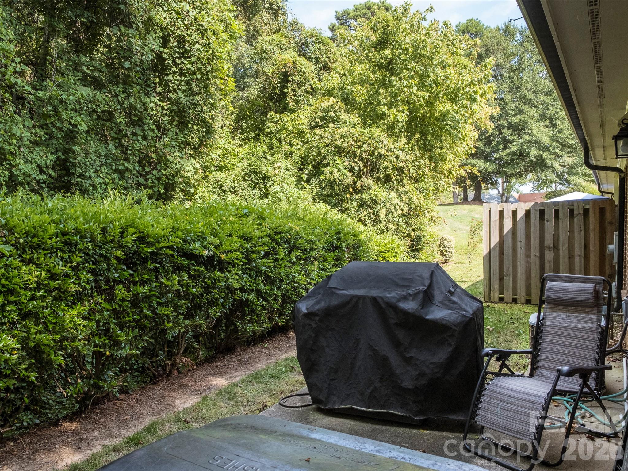 2039 Union Road E Property Photo 21