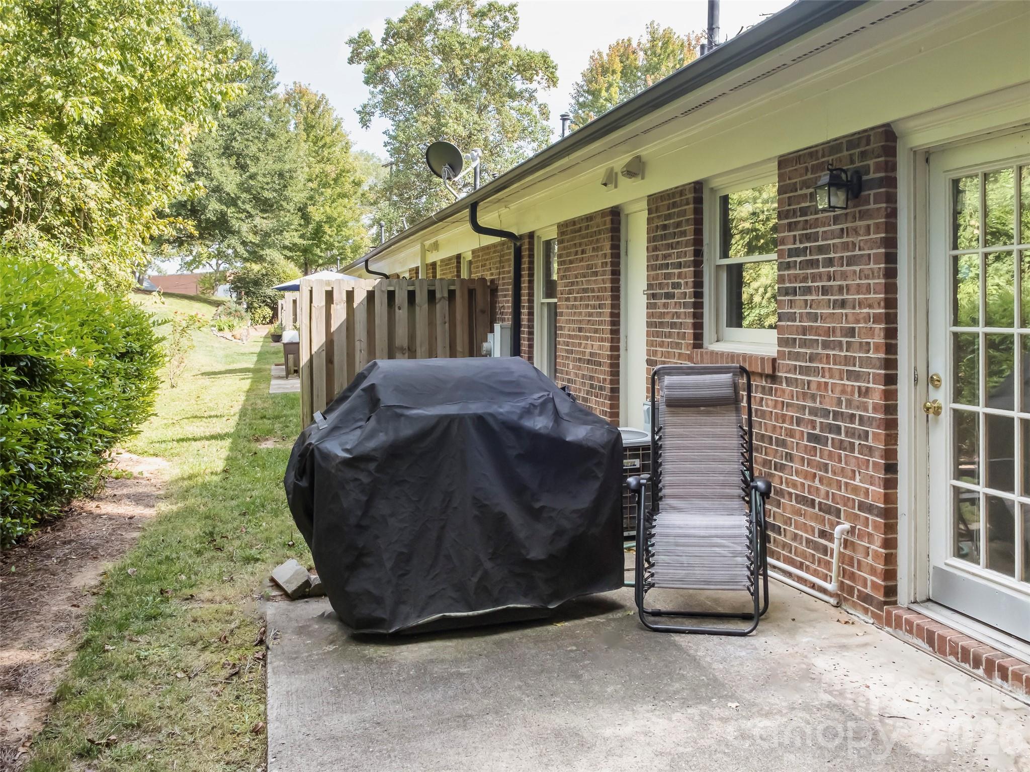 2039 Union Road E Property Photo 22