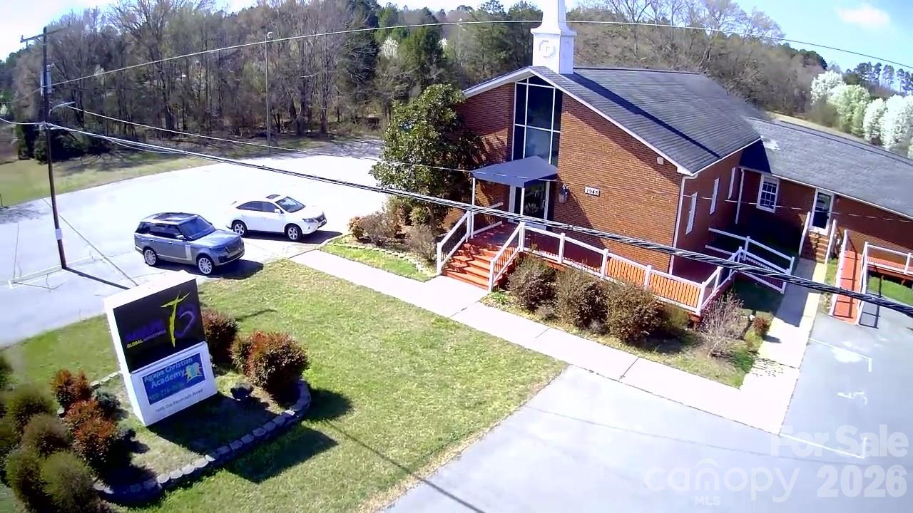 1945 Old Earnhardt Road Property Photo 4