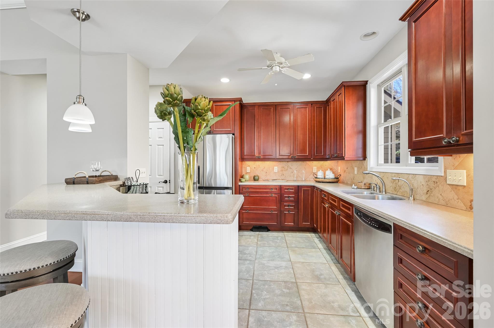 43 S Kuykendall Court Property Photo 13