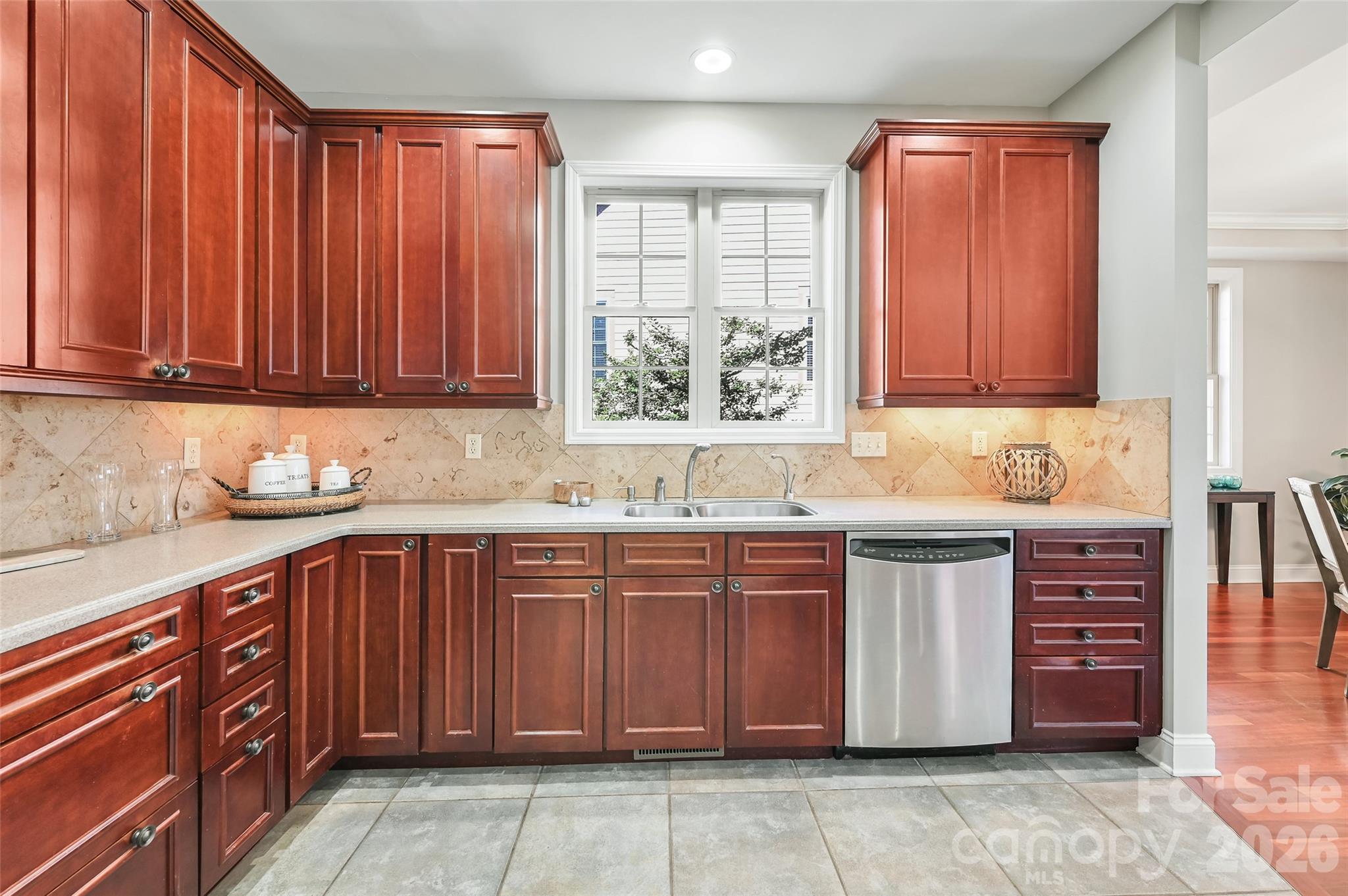 43 S Kuykendall Court Property Photo 14