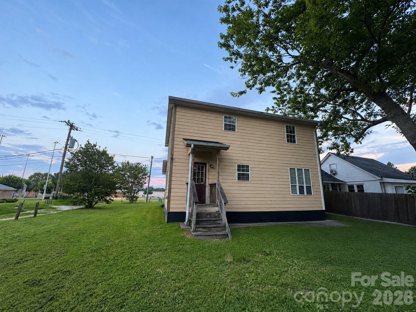 305 Mobley Street Property Photo 3