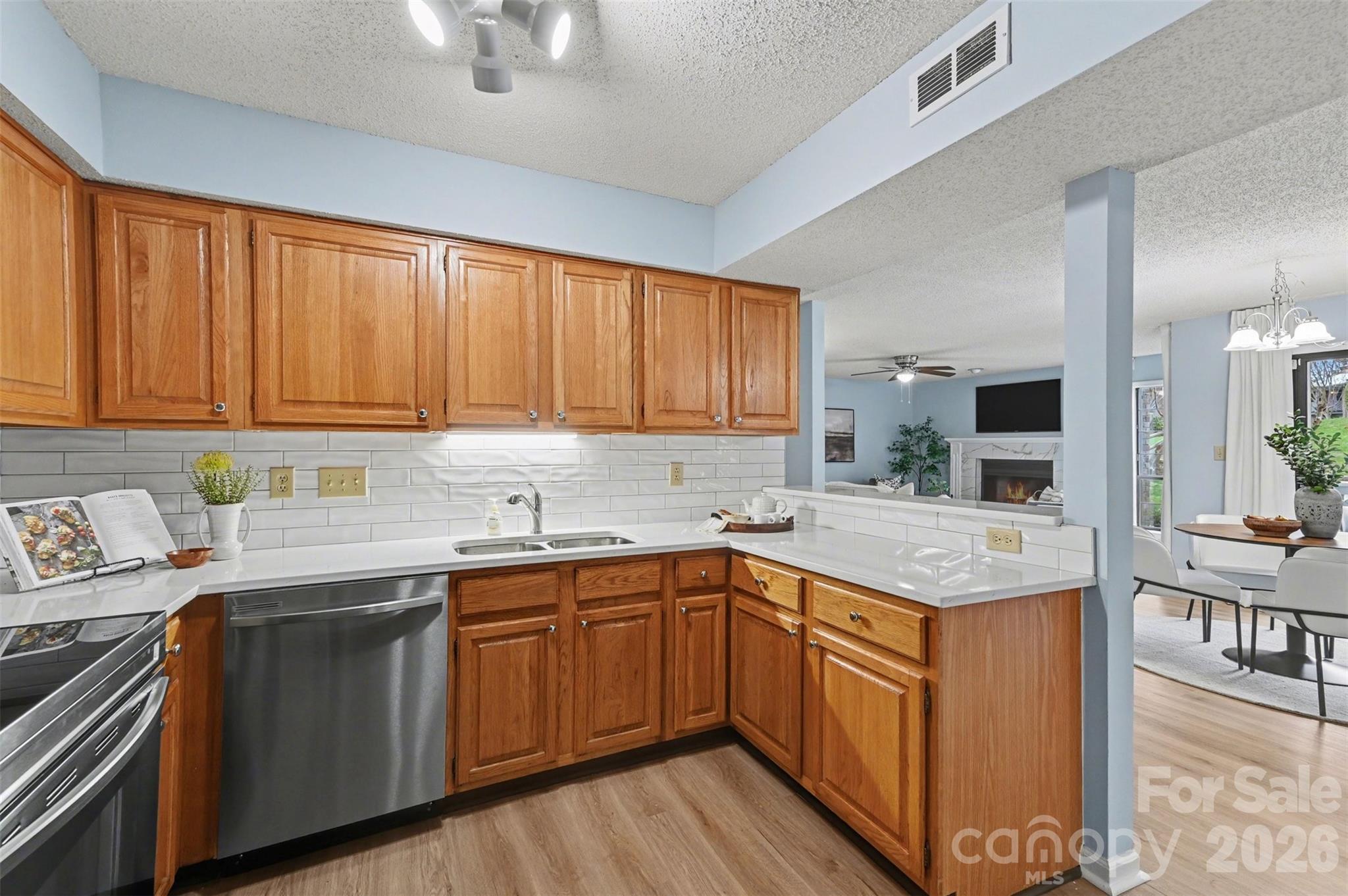 5866 Harris Grove Lane Property Photo 6