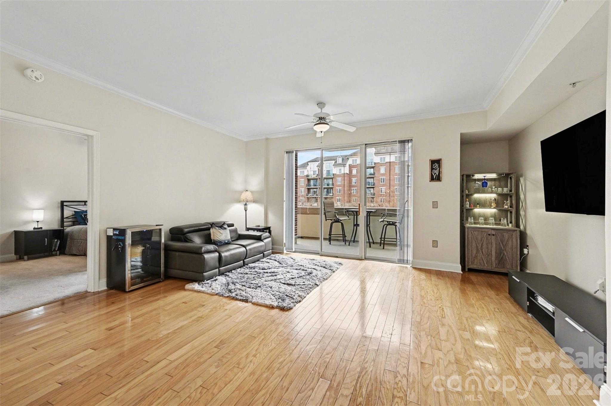 300 W 5th Street 336 Property Photo 8