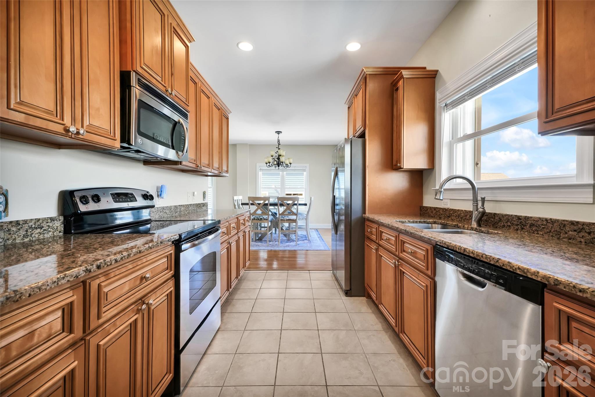 1018 W Dolphin Drive Property Photo 13
