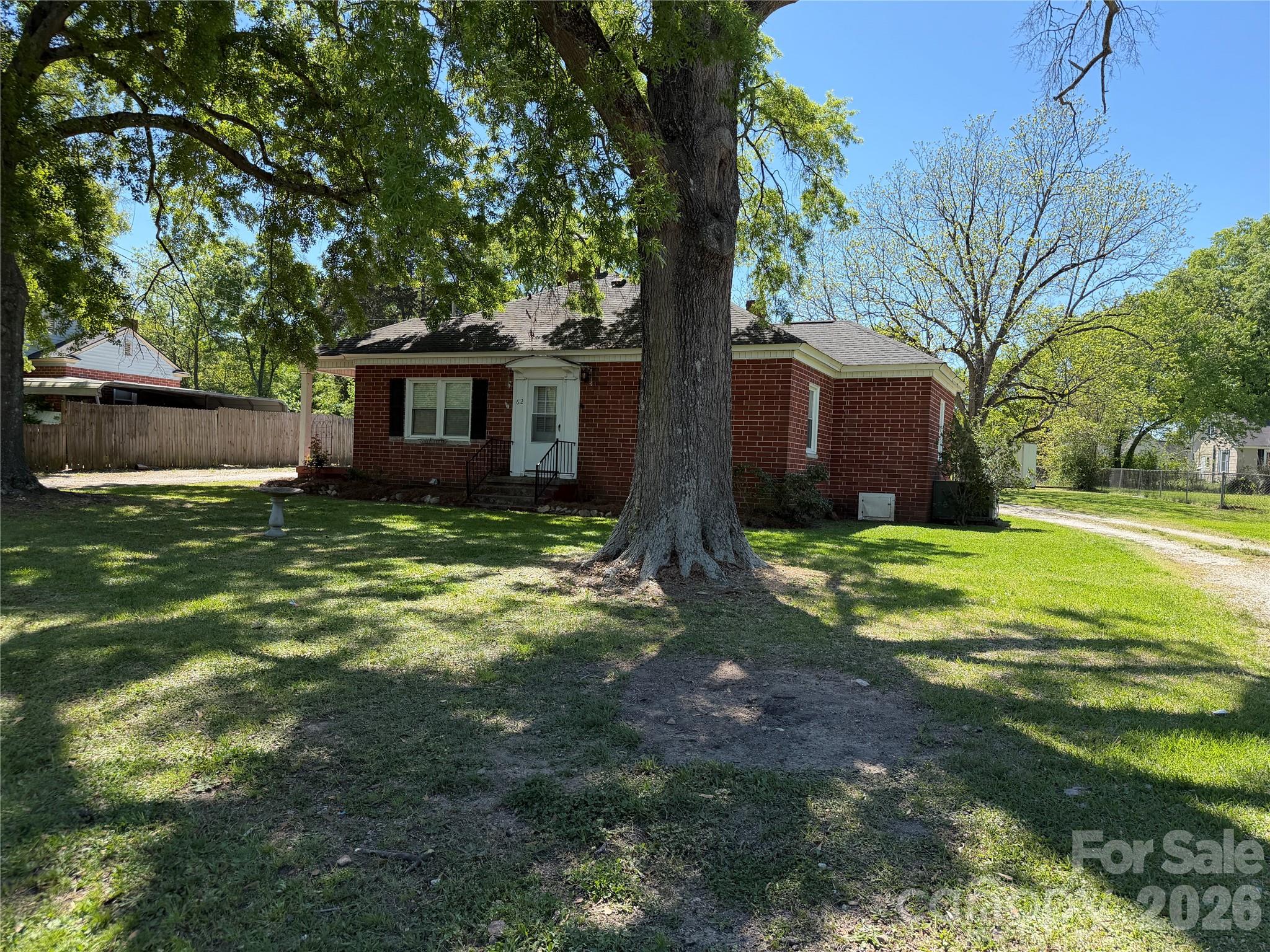 612 Ballard Street Property Photo 2