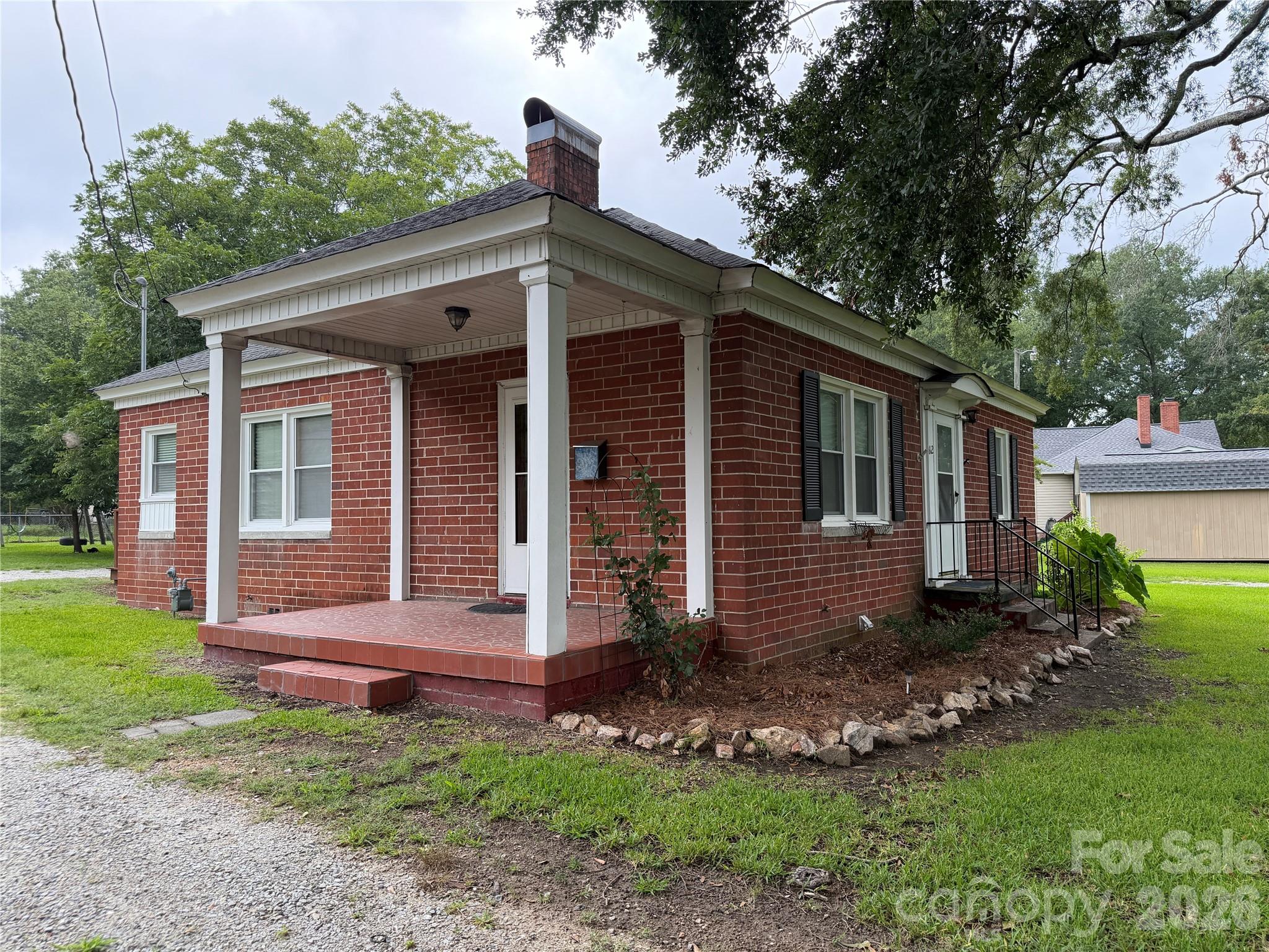 612 Ballard Street Property Photo 3