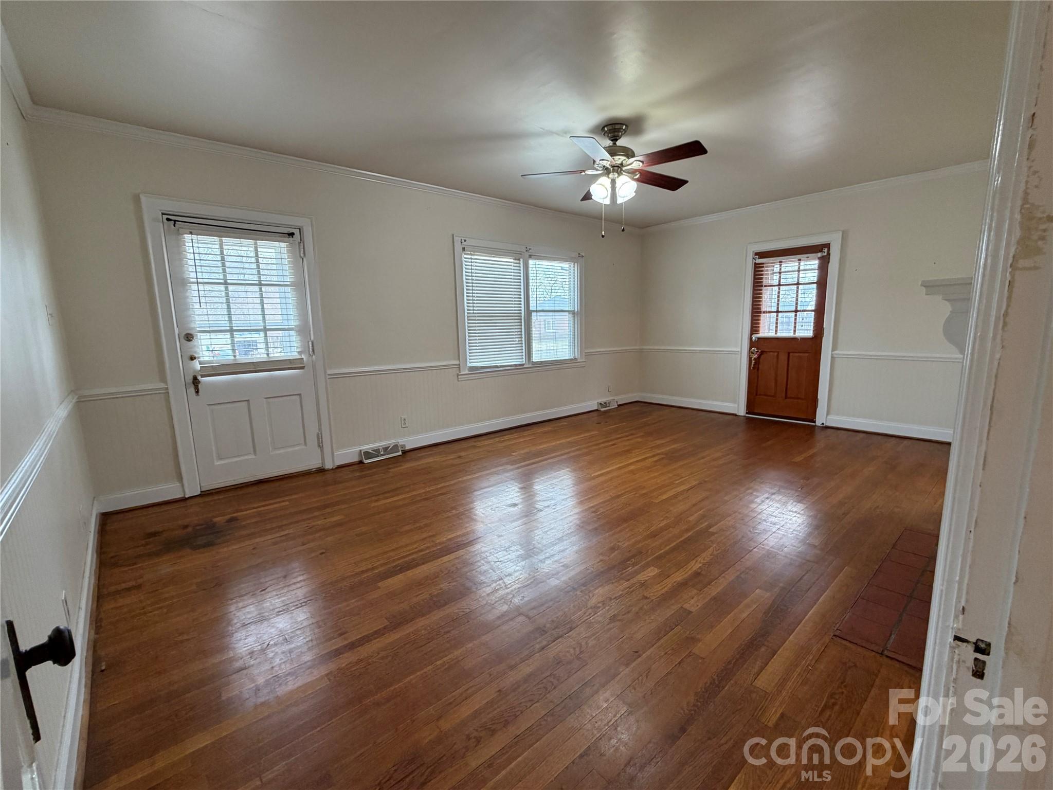 612 Ballard Street Property Photo 5