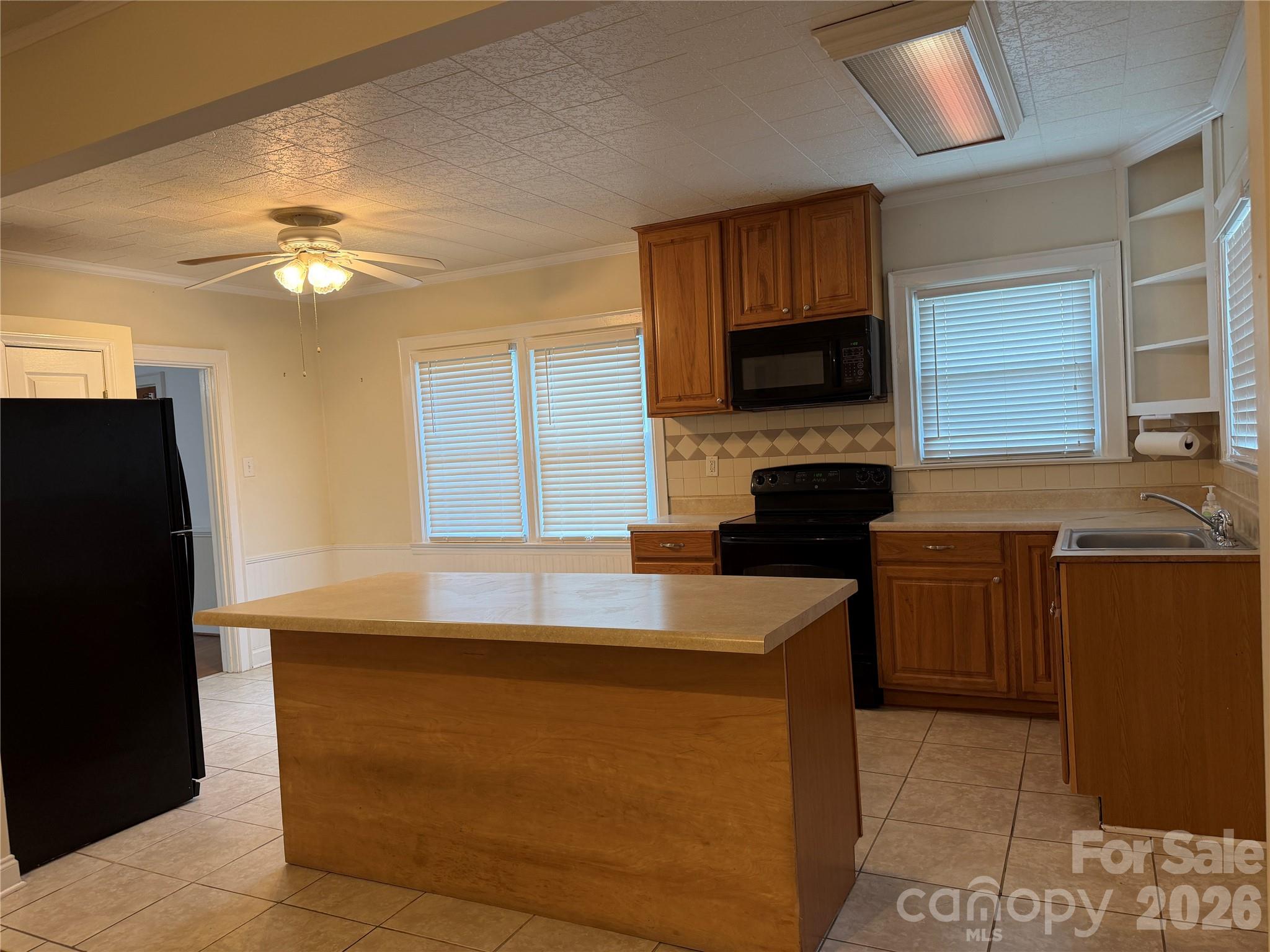 612 Ballard Street Property Photo 6